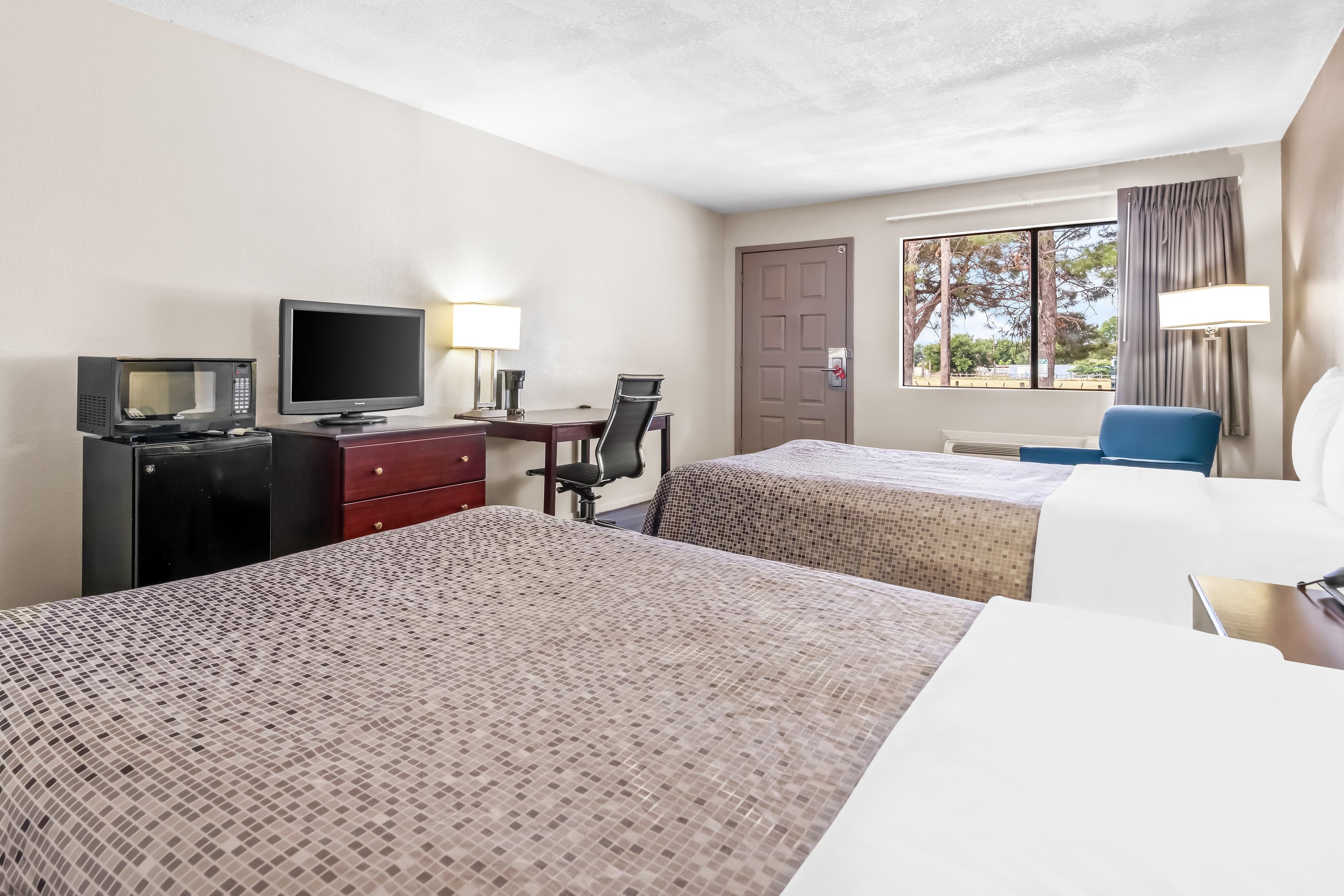 Econo Lodge Childress — 18