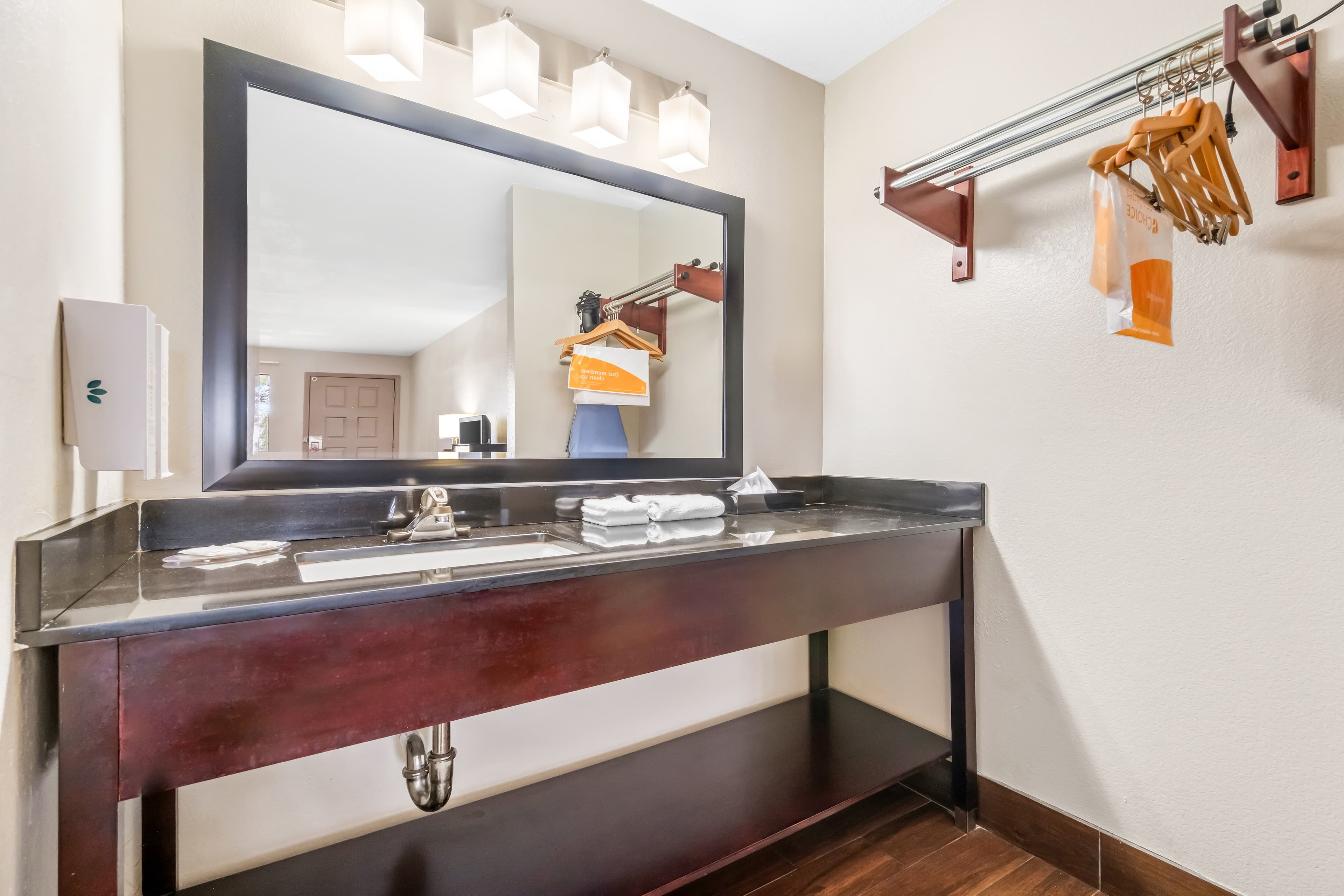 Econo Lodge Childress — 19