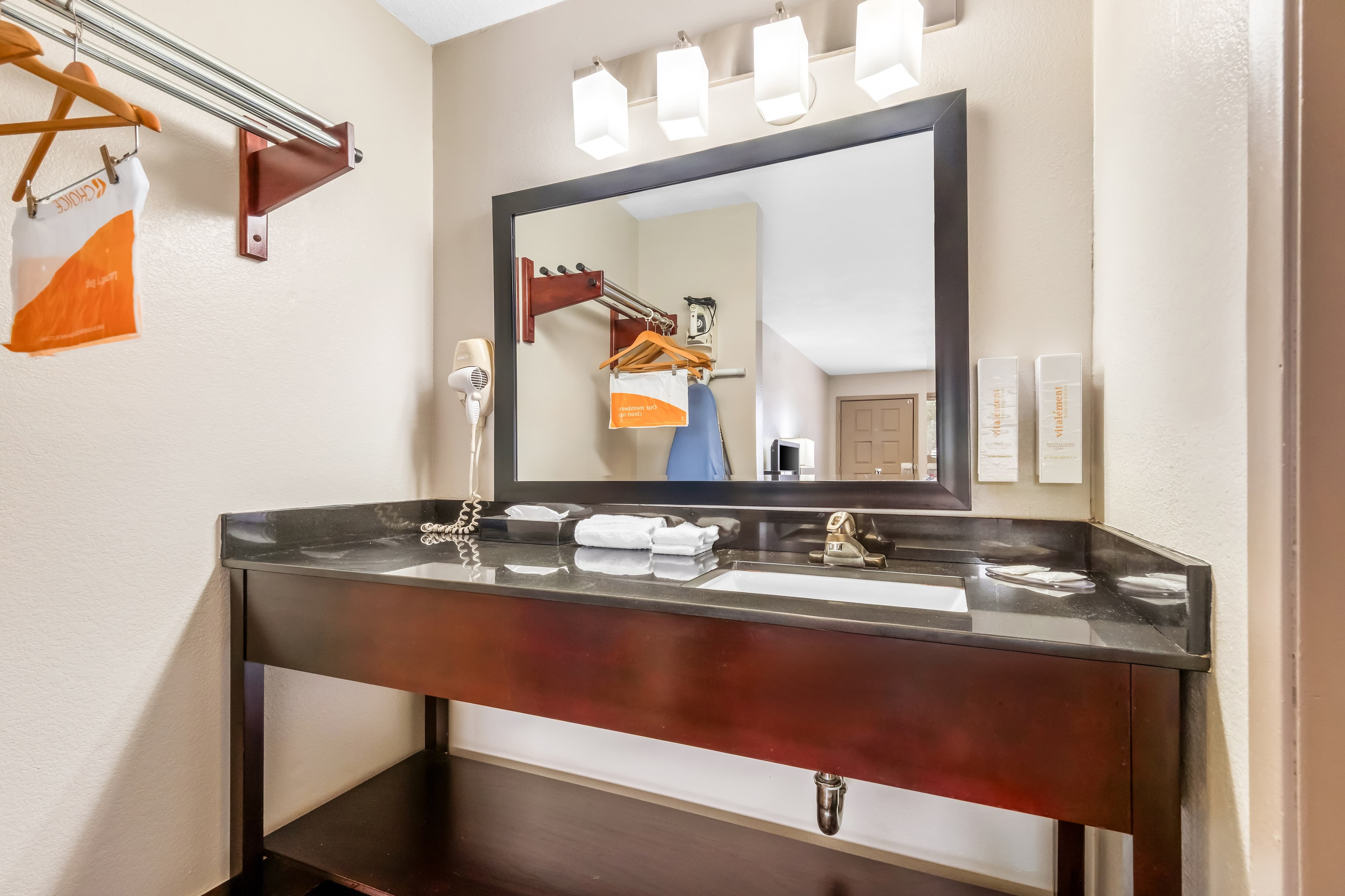 Econo Lodge Childress — 24