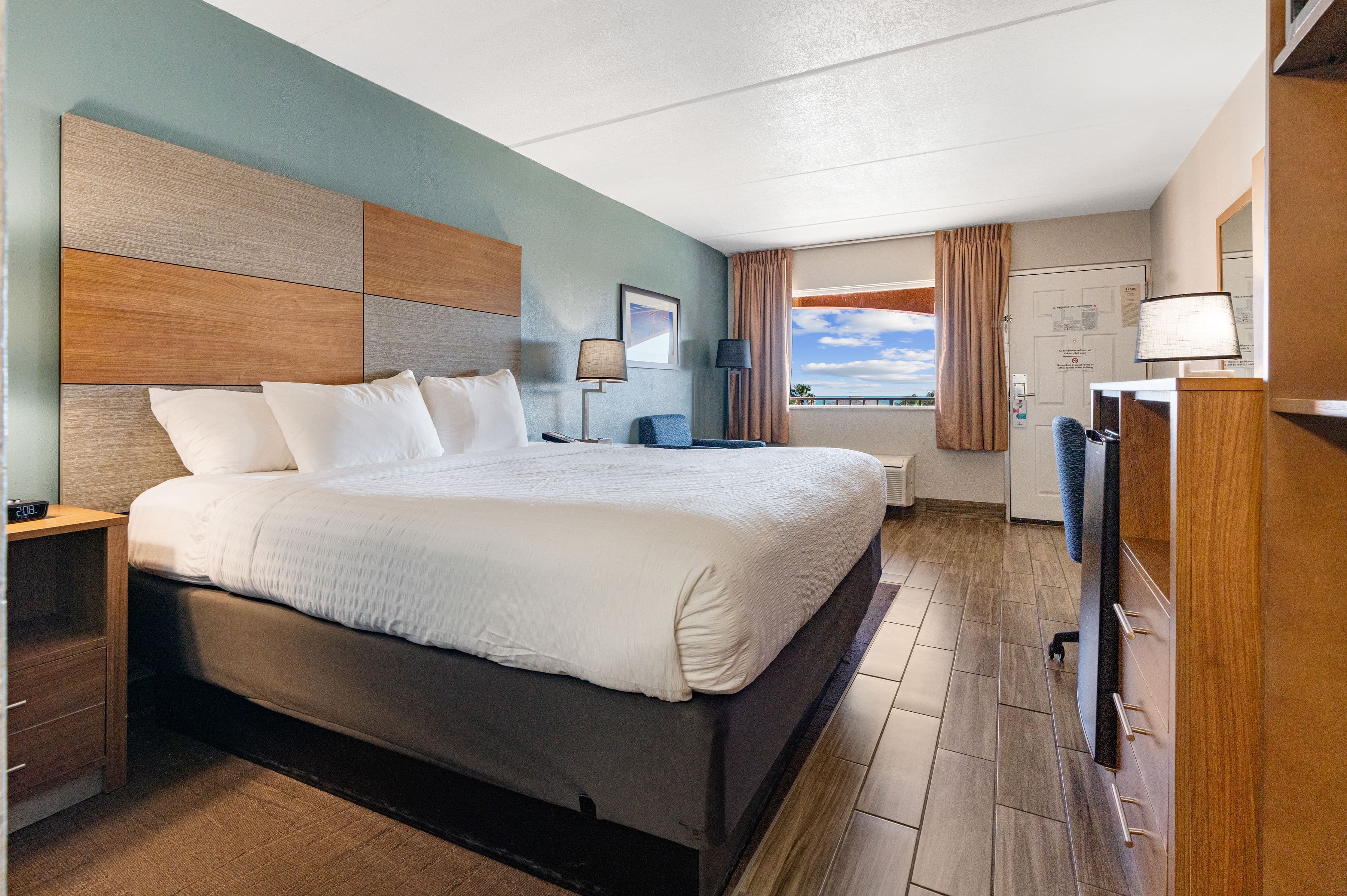 Clarion Pointe Galveston - Beachfront - Image 3