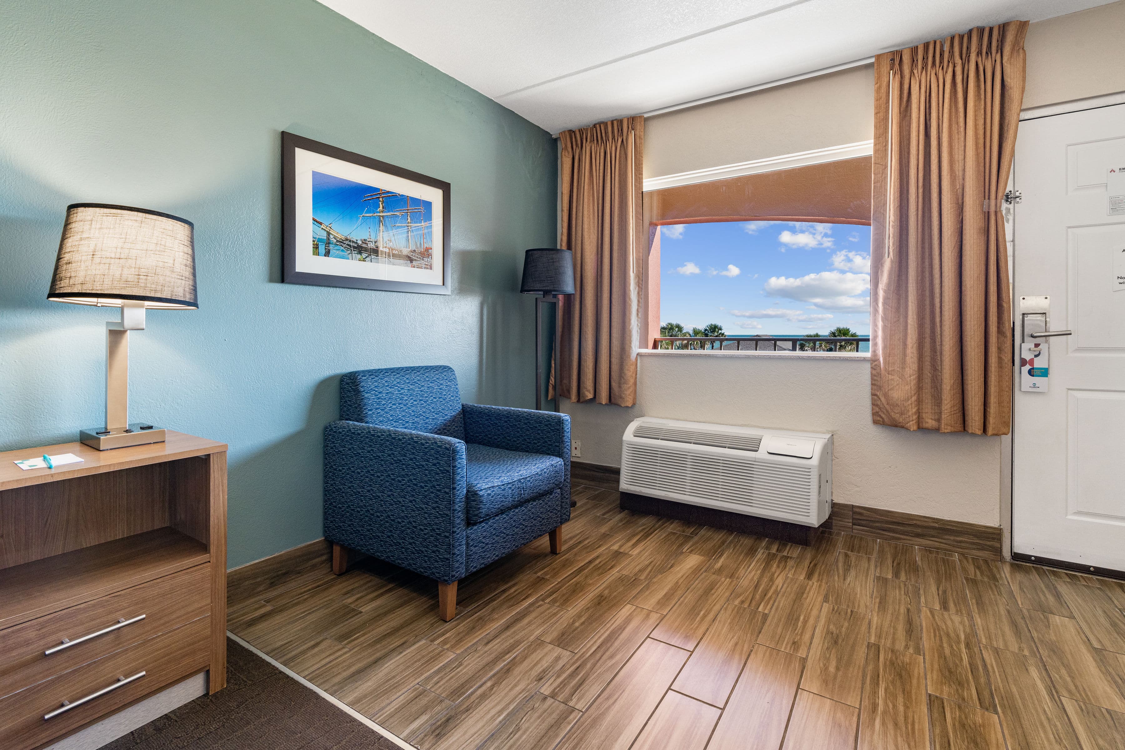 Clarion Pointe Galveston - Beachfront — 10