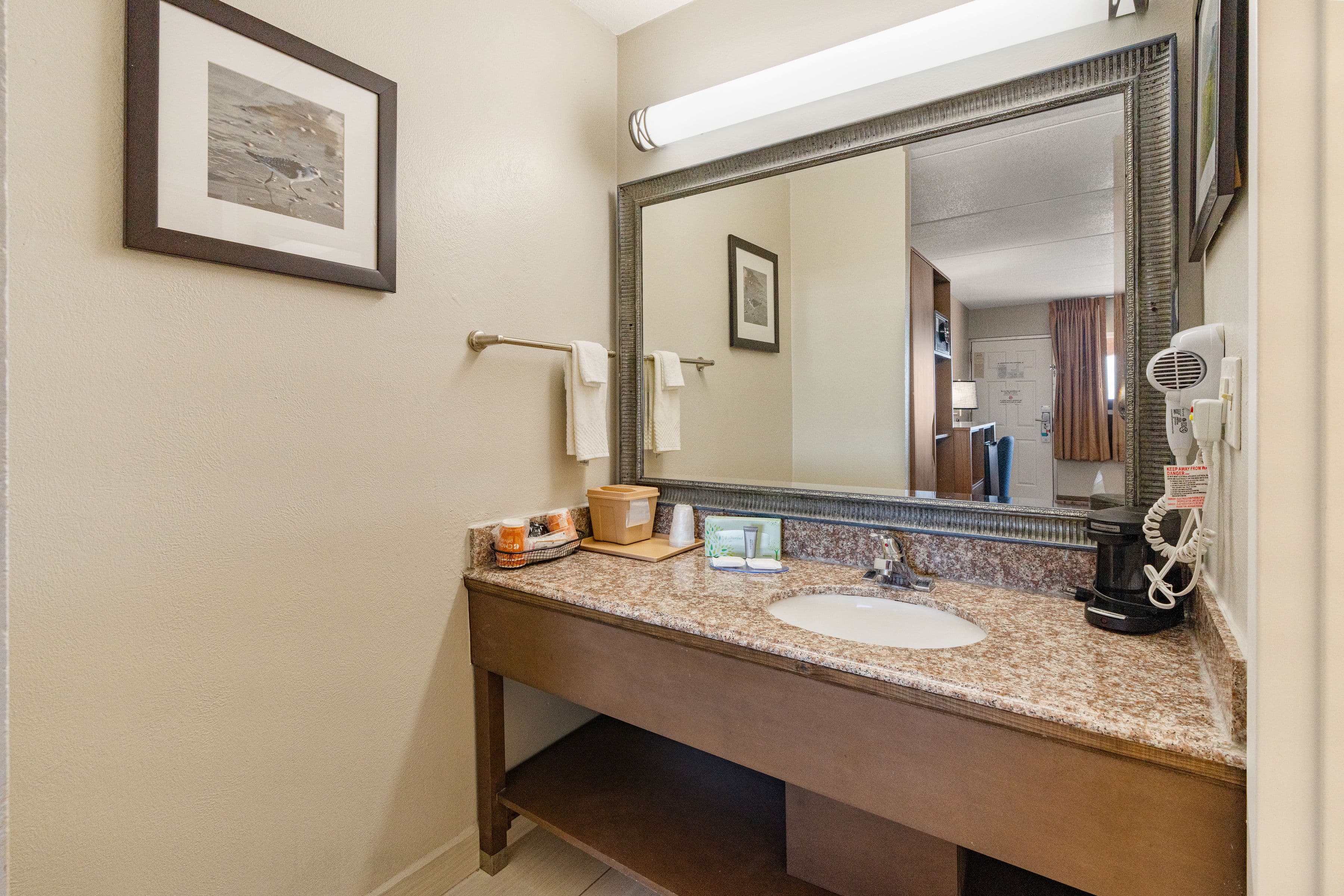 Clarion Pointe Galveston - Beachfront — 40