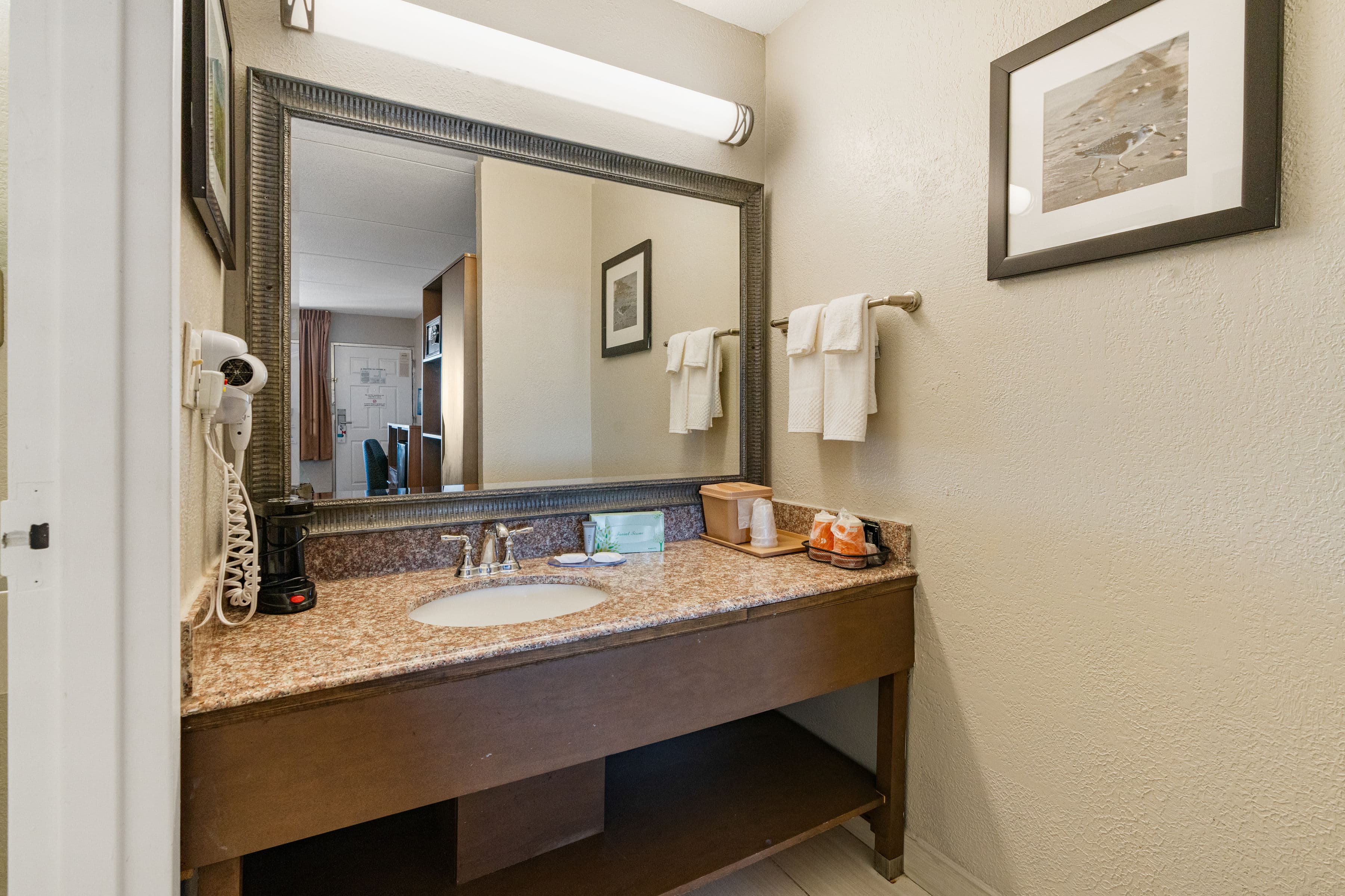 Clarion Pointe Galveston - Beachfront — 41