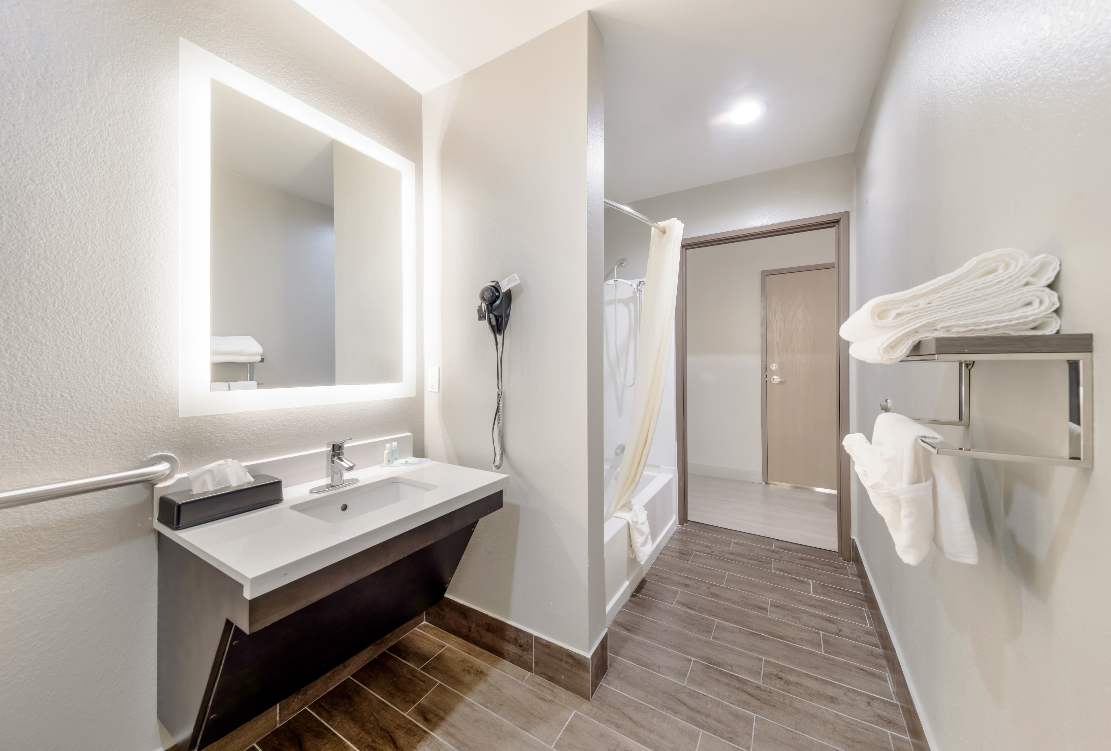 Quality Inn & Suites North Mesquite I-30 - Image 3