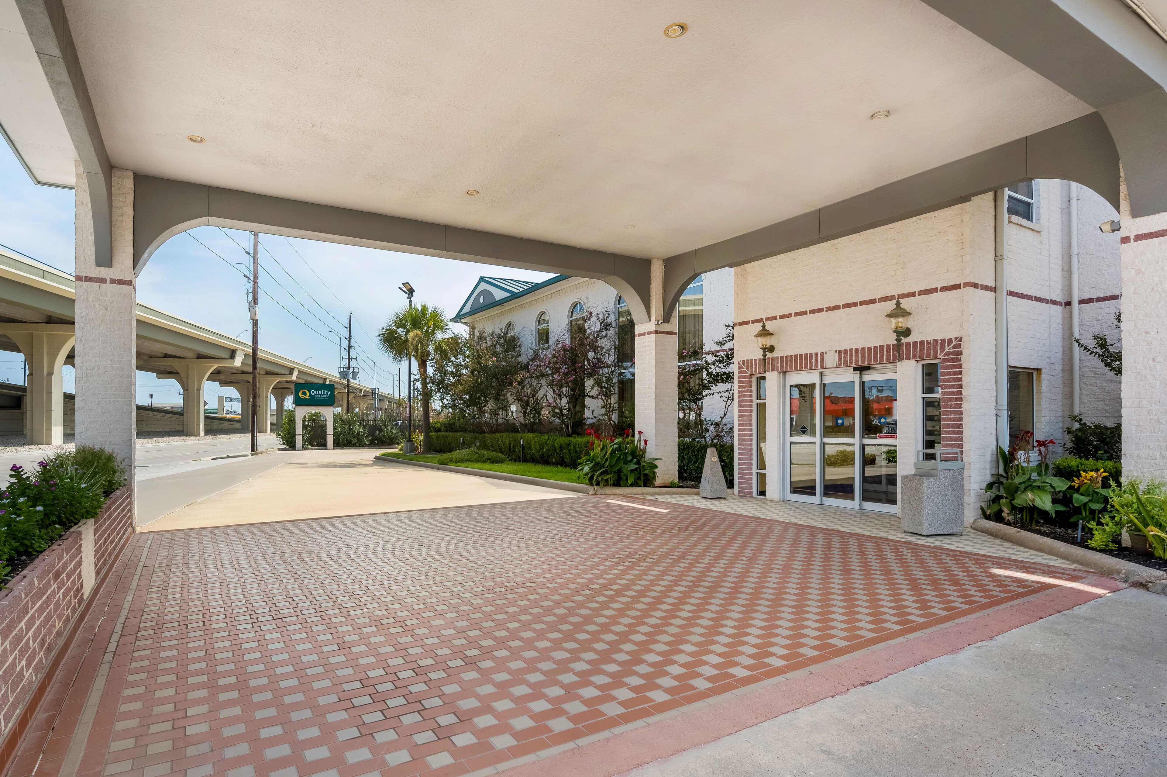 Quality Inn & Suites Houston Northwest - Cypress - Image 1