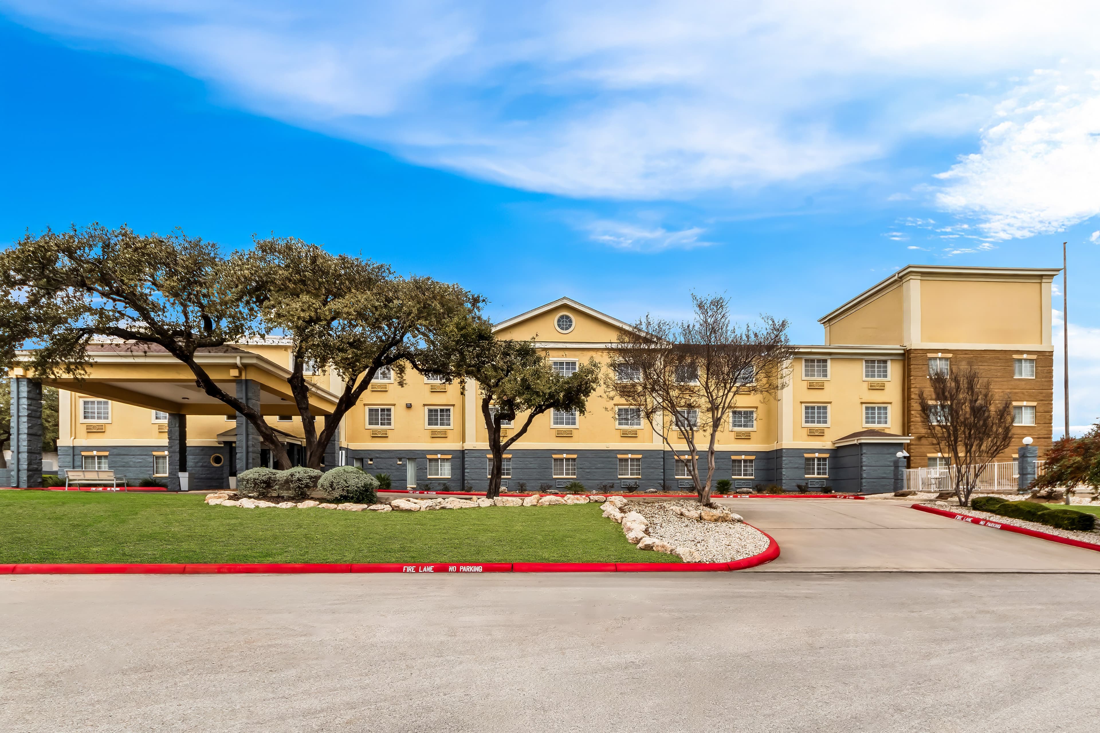 Quality Inn & Suites San Antonio Airport - Stone Oak - Image 1