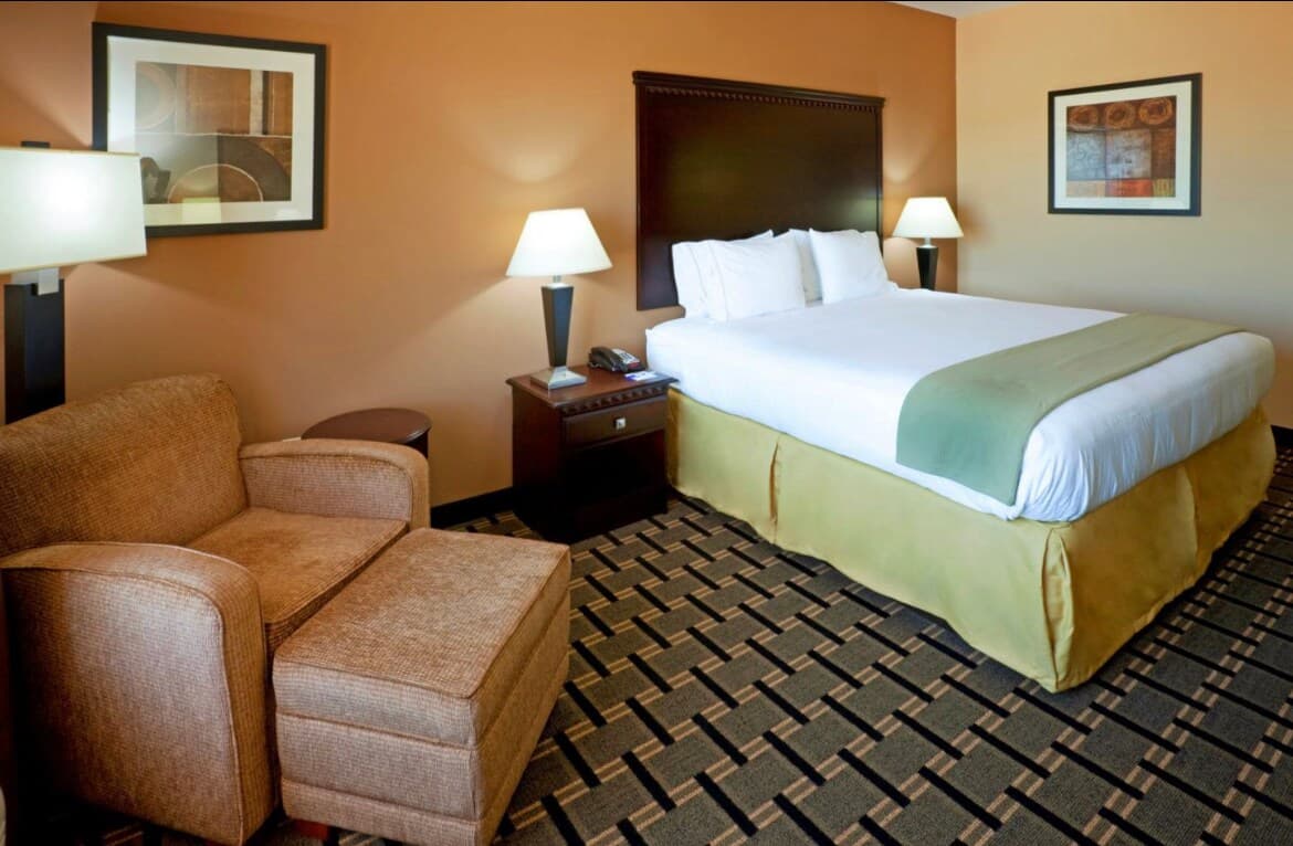 Comfort Inn & Suites Dallas Medical-Market Center - Image 3