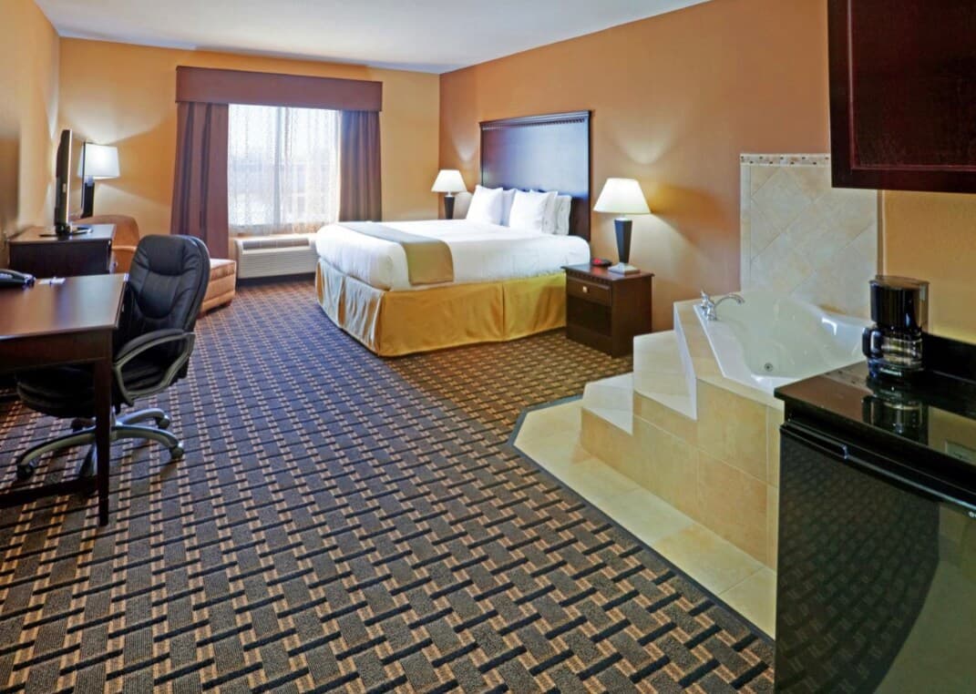 Comfort Inn & Suites Dallas Medical-Market Center — 13