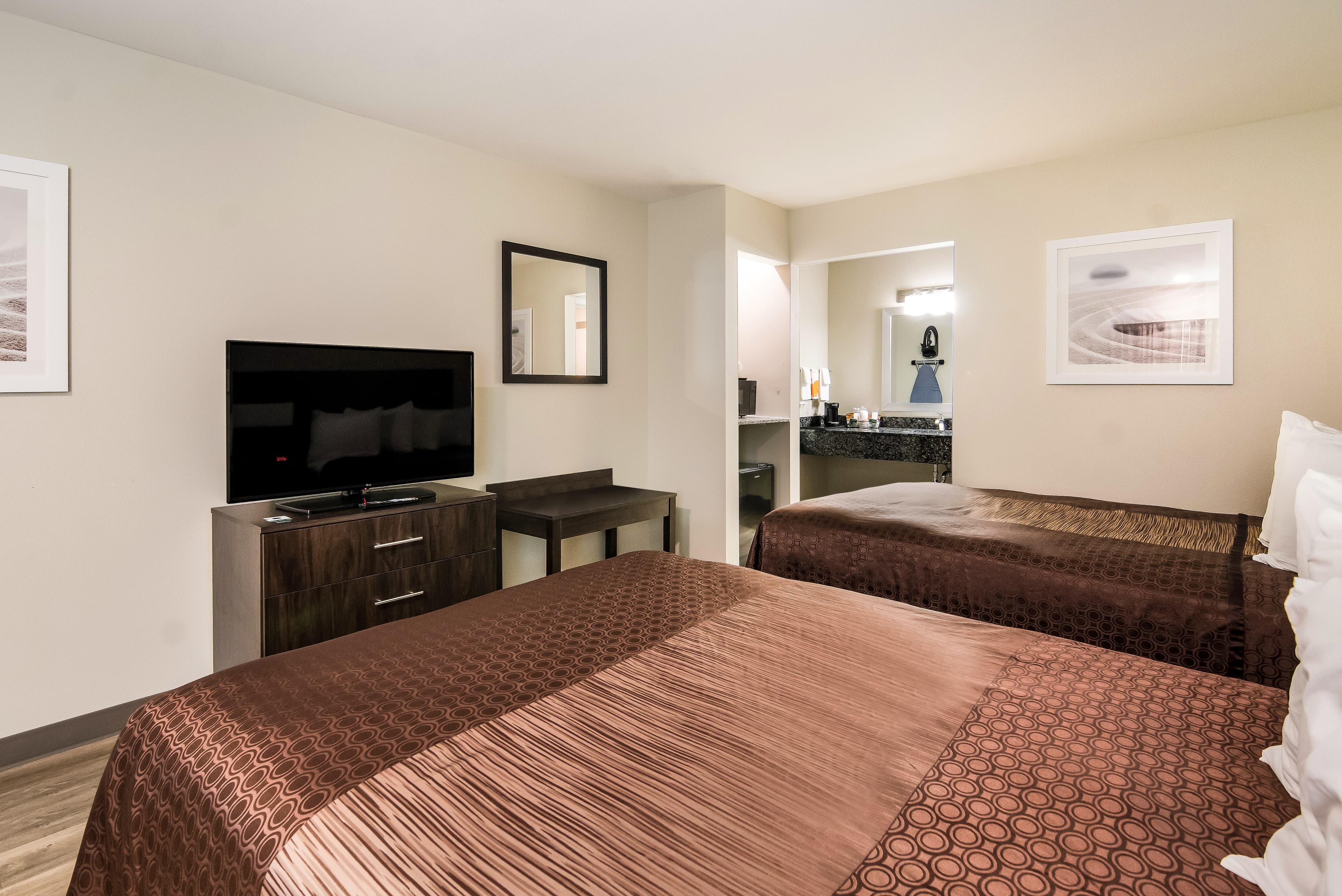 Quality Inn & Suites Dallas-Cityplace — 24