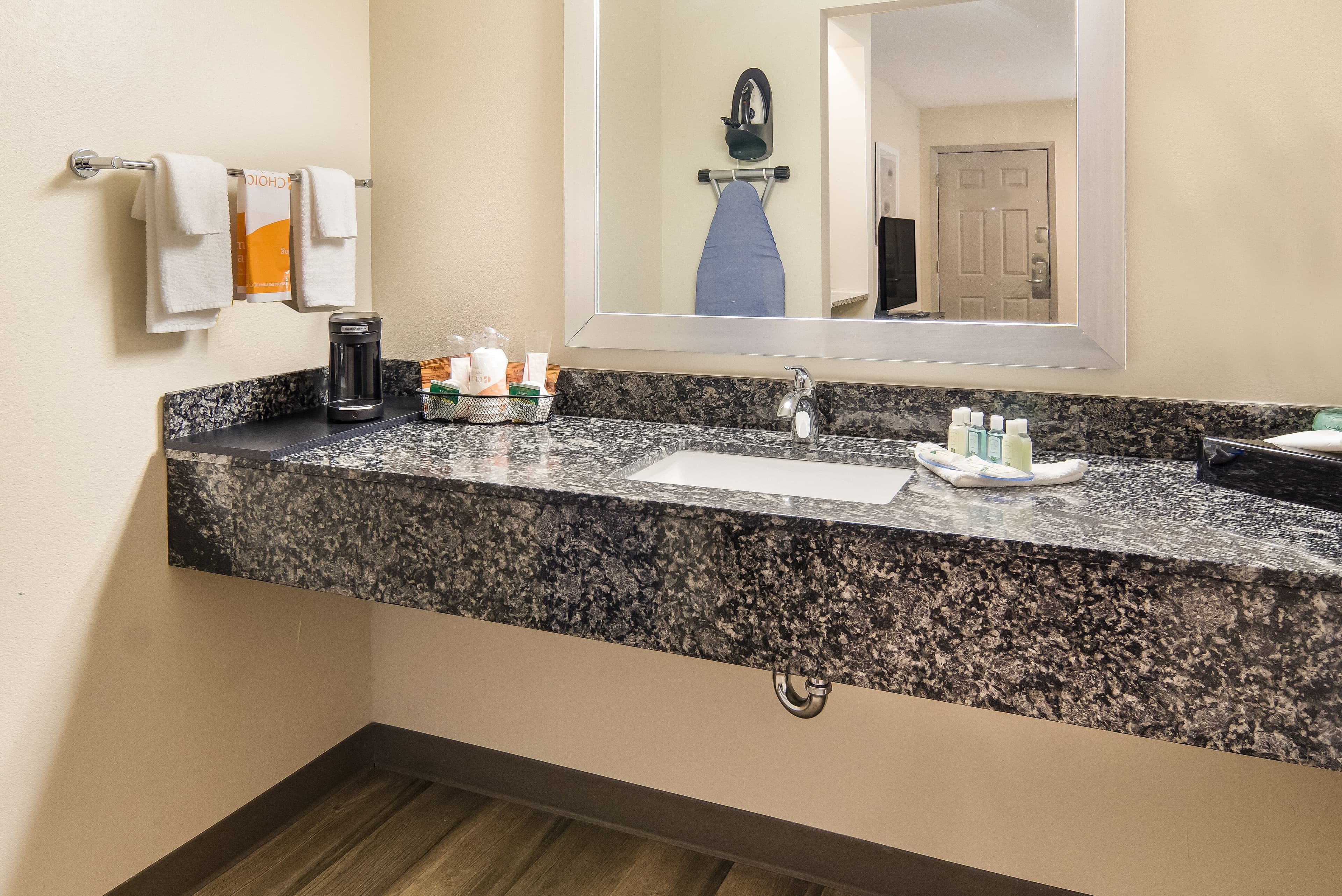 Quality Inn & Suites Dallas-Cityplace — 28