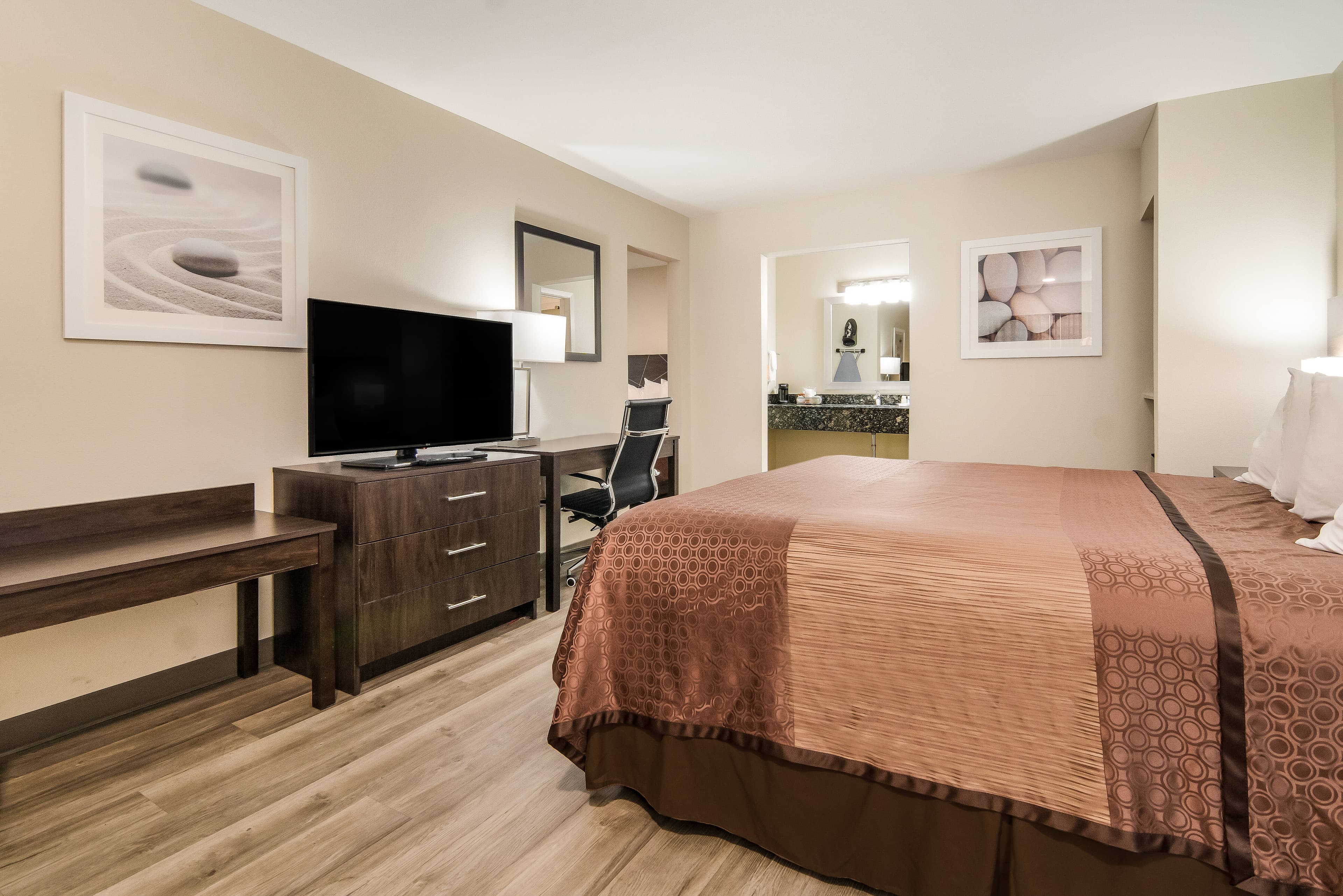 Quality Inn & Suites Dallas-Cityplace - Image 2