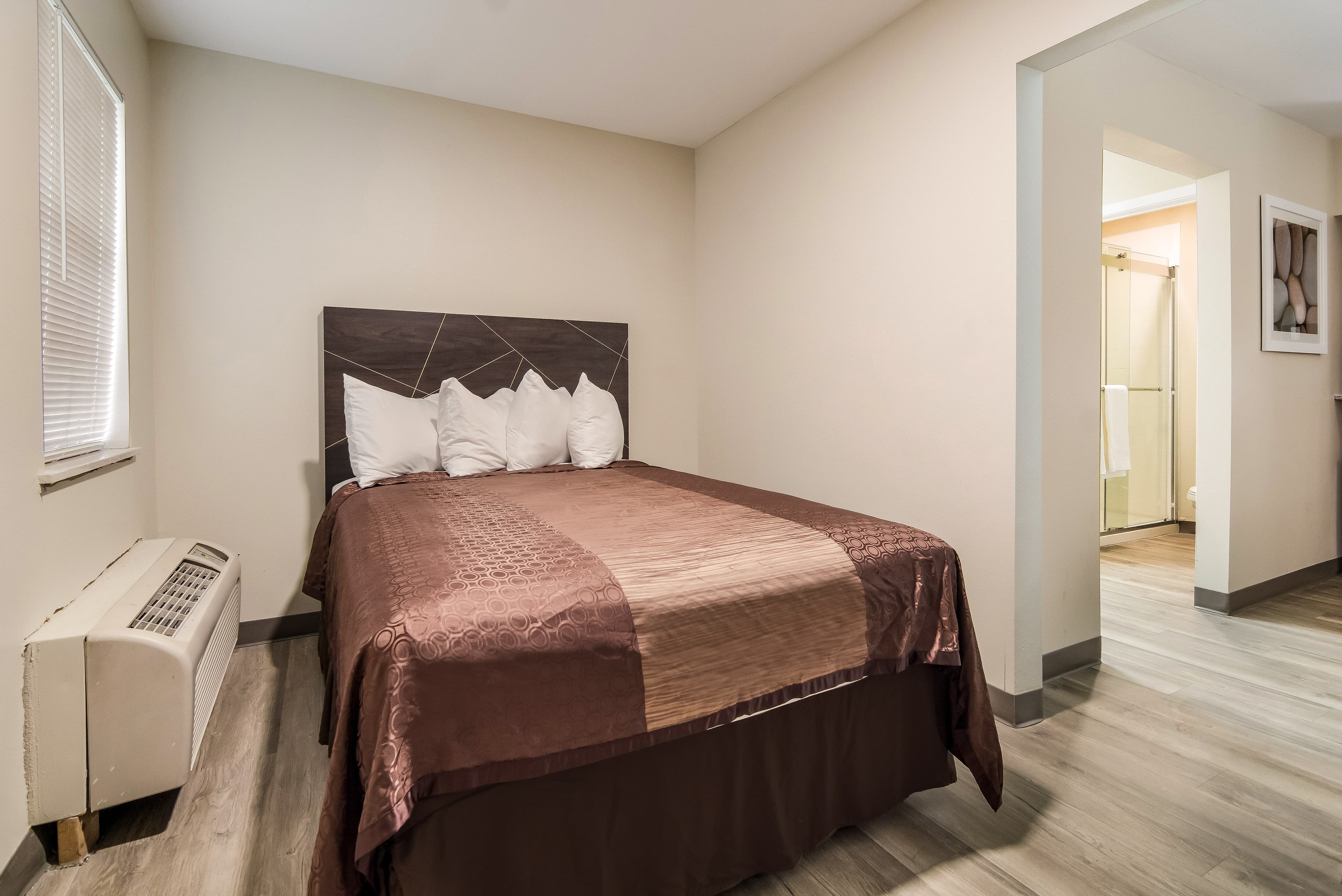 Quality Inn & Suites Dallas-Cityplace - Image 5