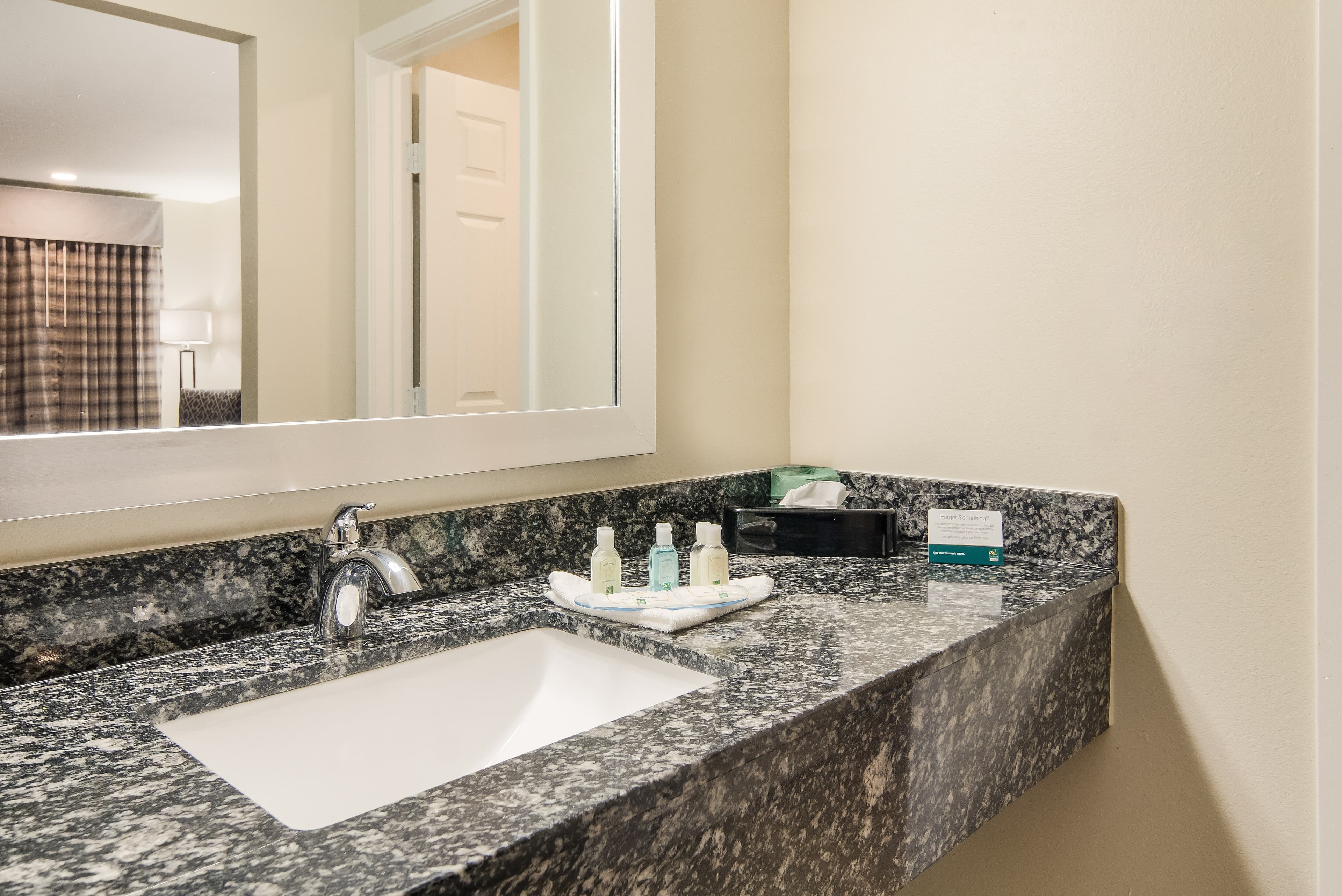 Quality Inn & Suites Dallas-Cityplace — 7