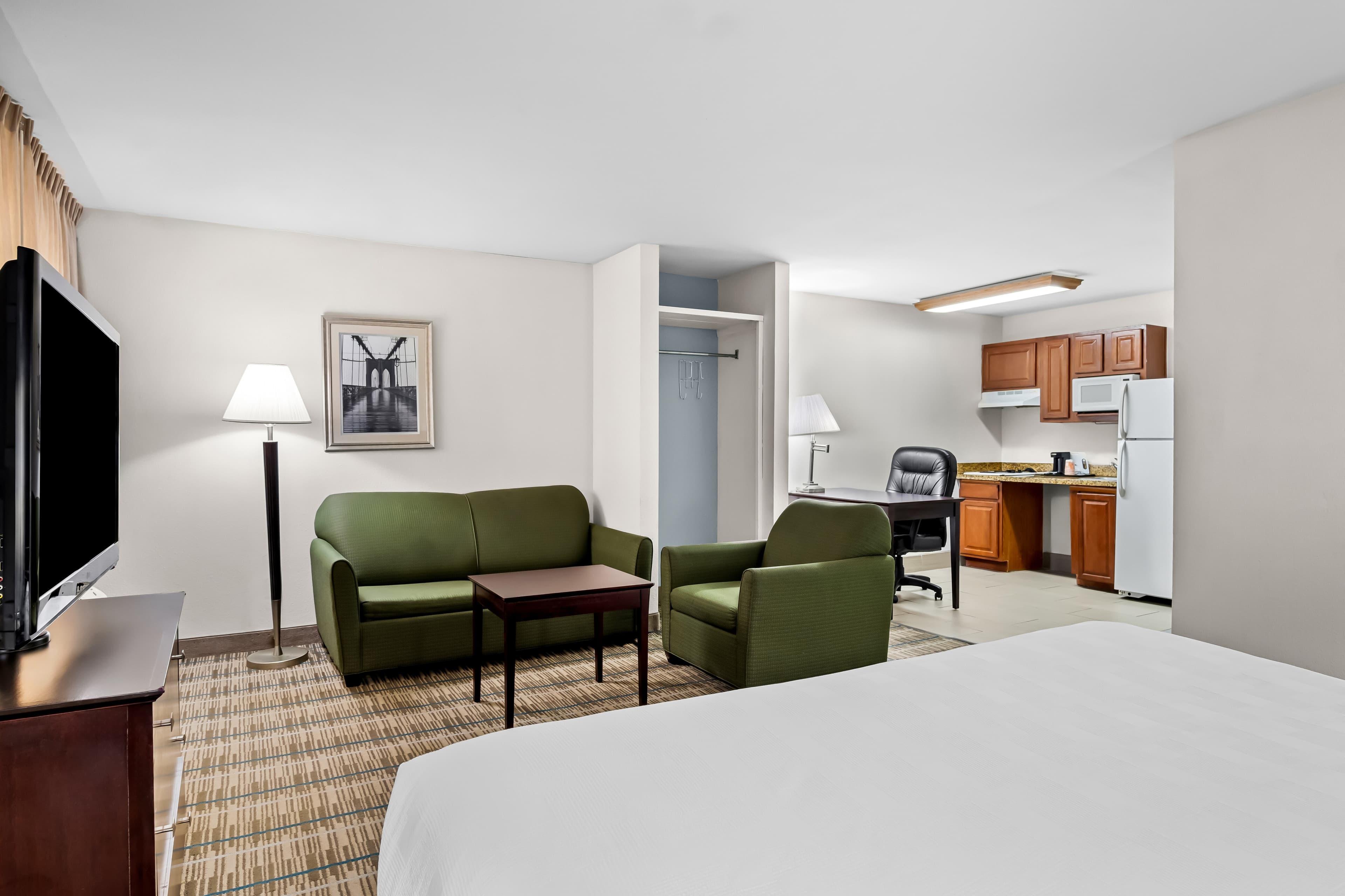MainStay Suites Addison-Dallas - Image 4