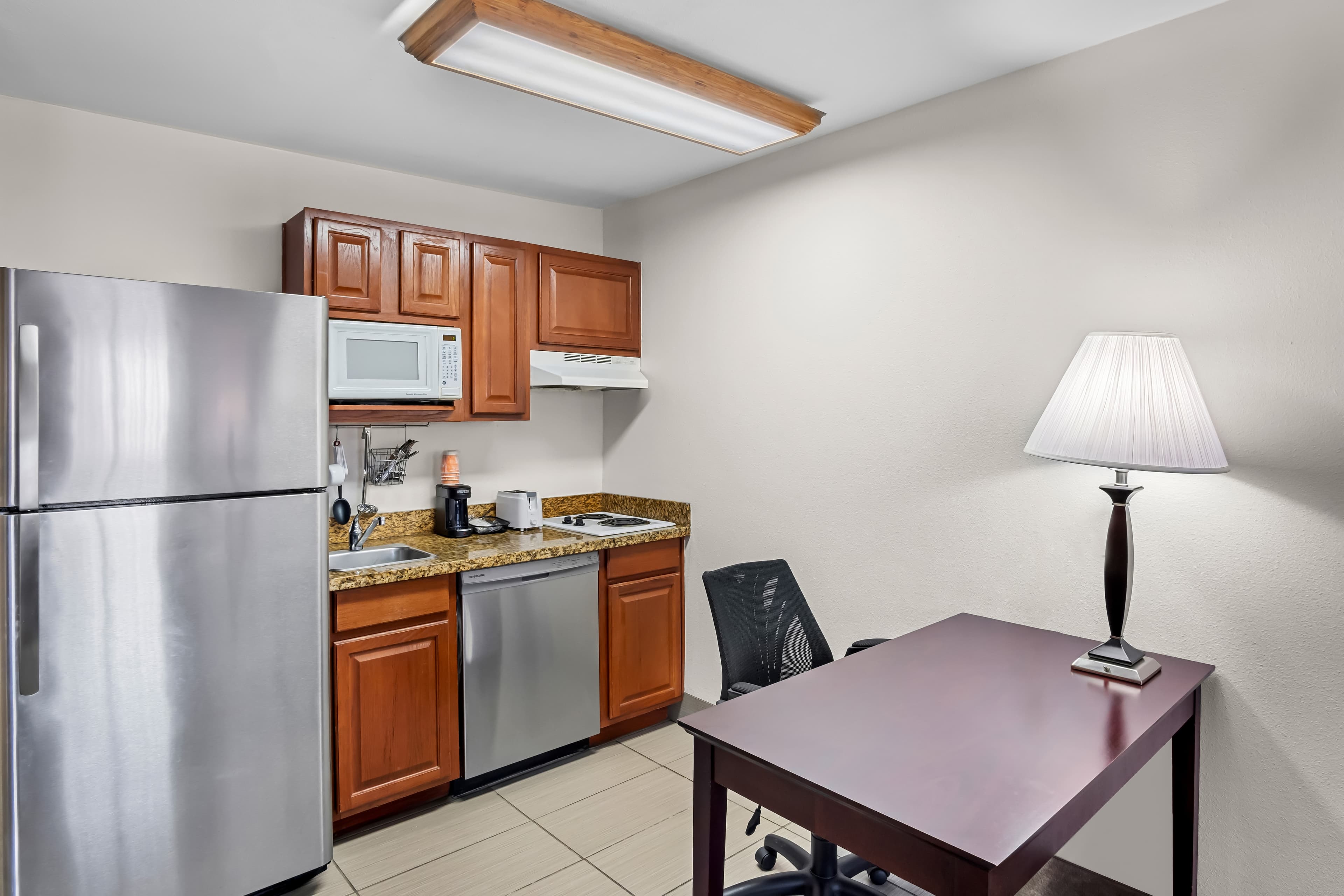 MainStay Suites Addison-Dallas - Image 1