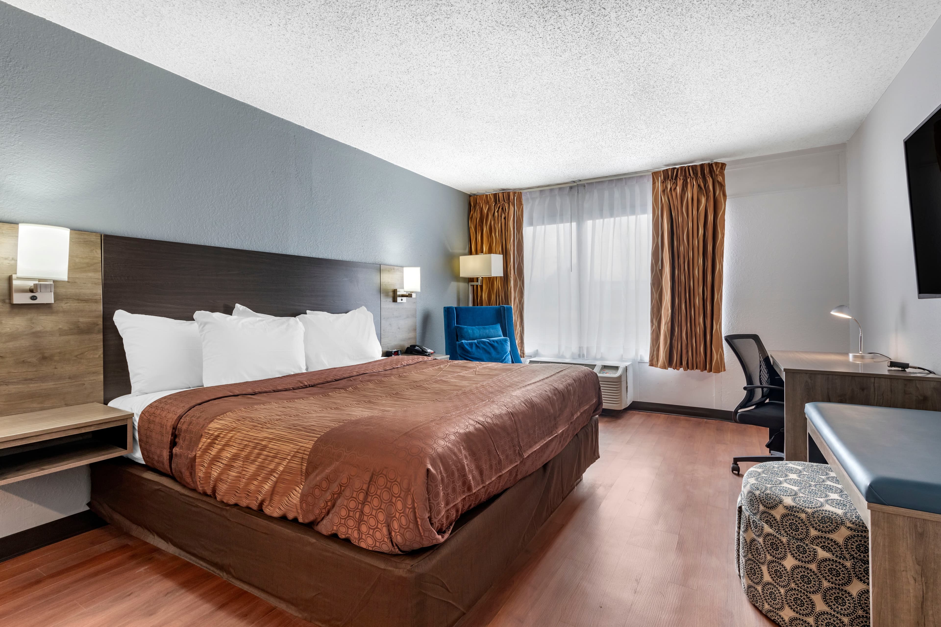 Quality Inn & Suites Sulphur Springs - Image 2