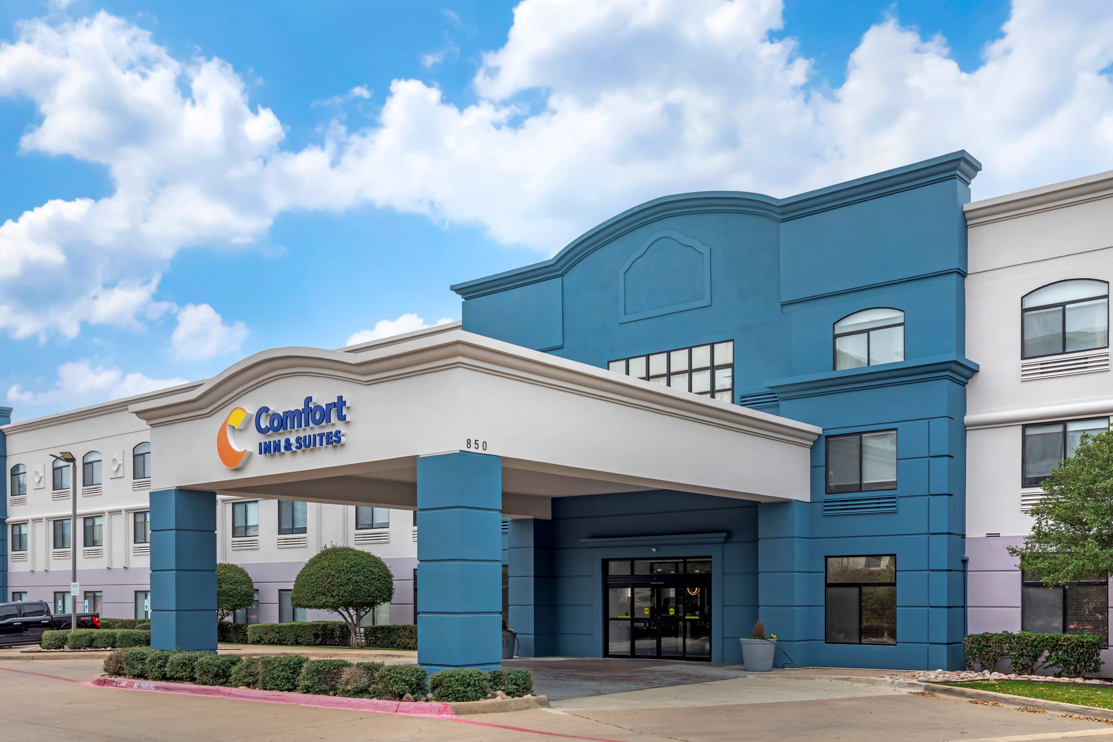 Comfort Inn & Suites Irving Las Colinas DFW - Image 1