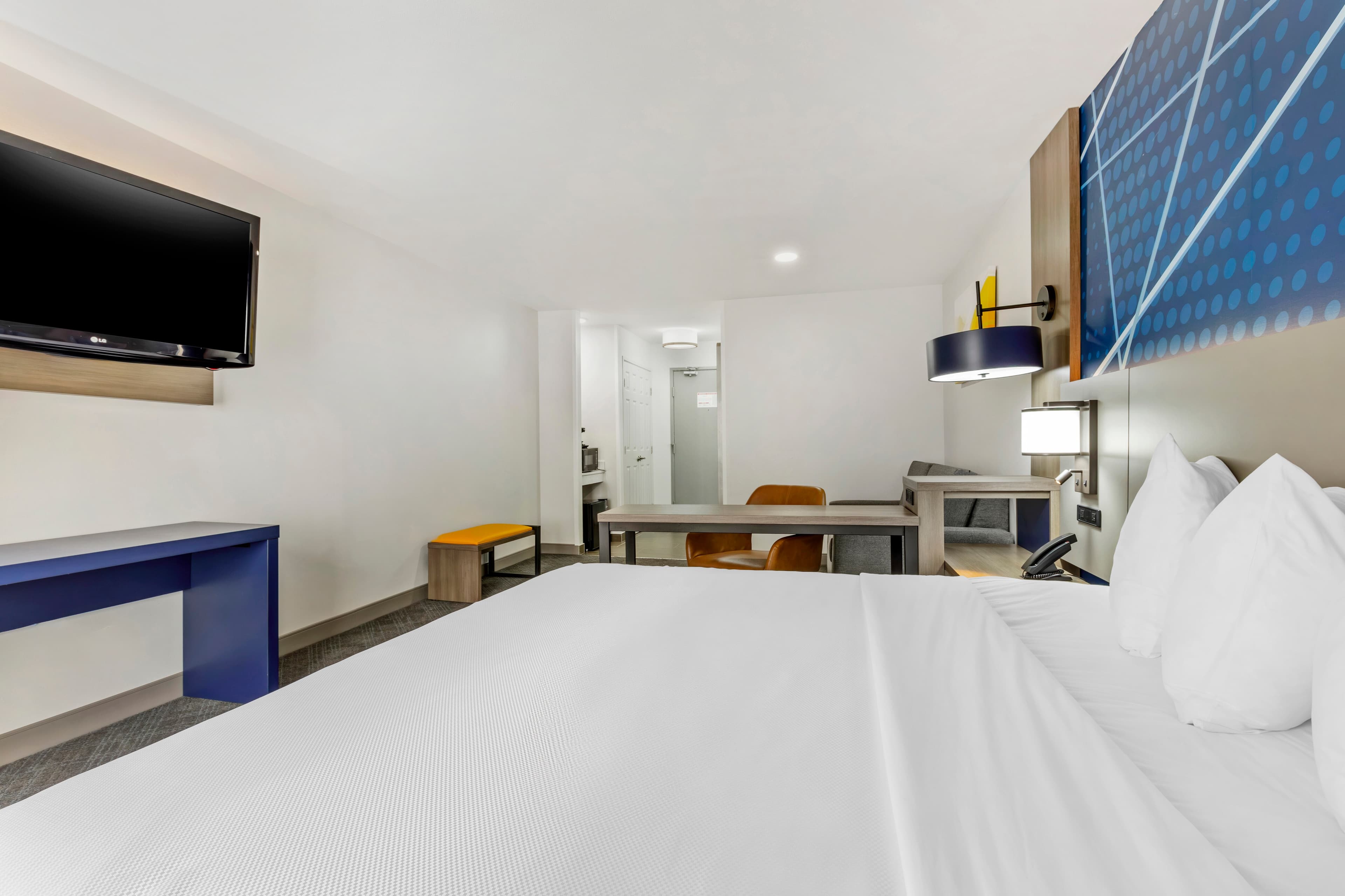 Comfort Inn & Suites Irving Las Colinas DFW - Image 4