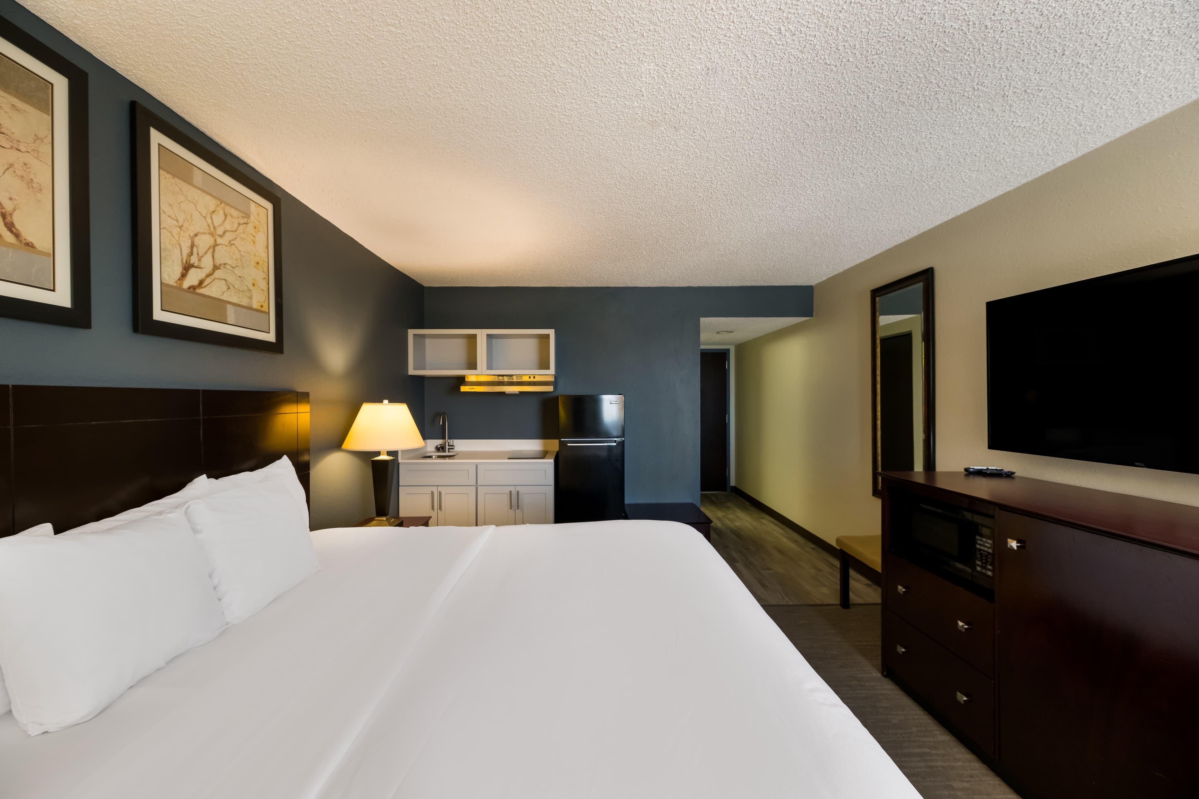 Suburban Studios San Angelo near Convention Center - Image 3