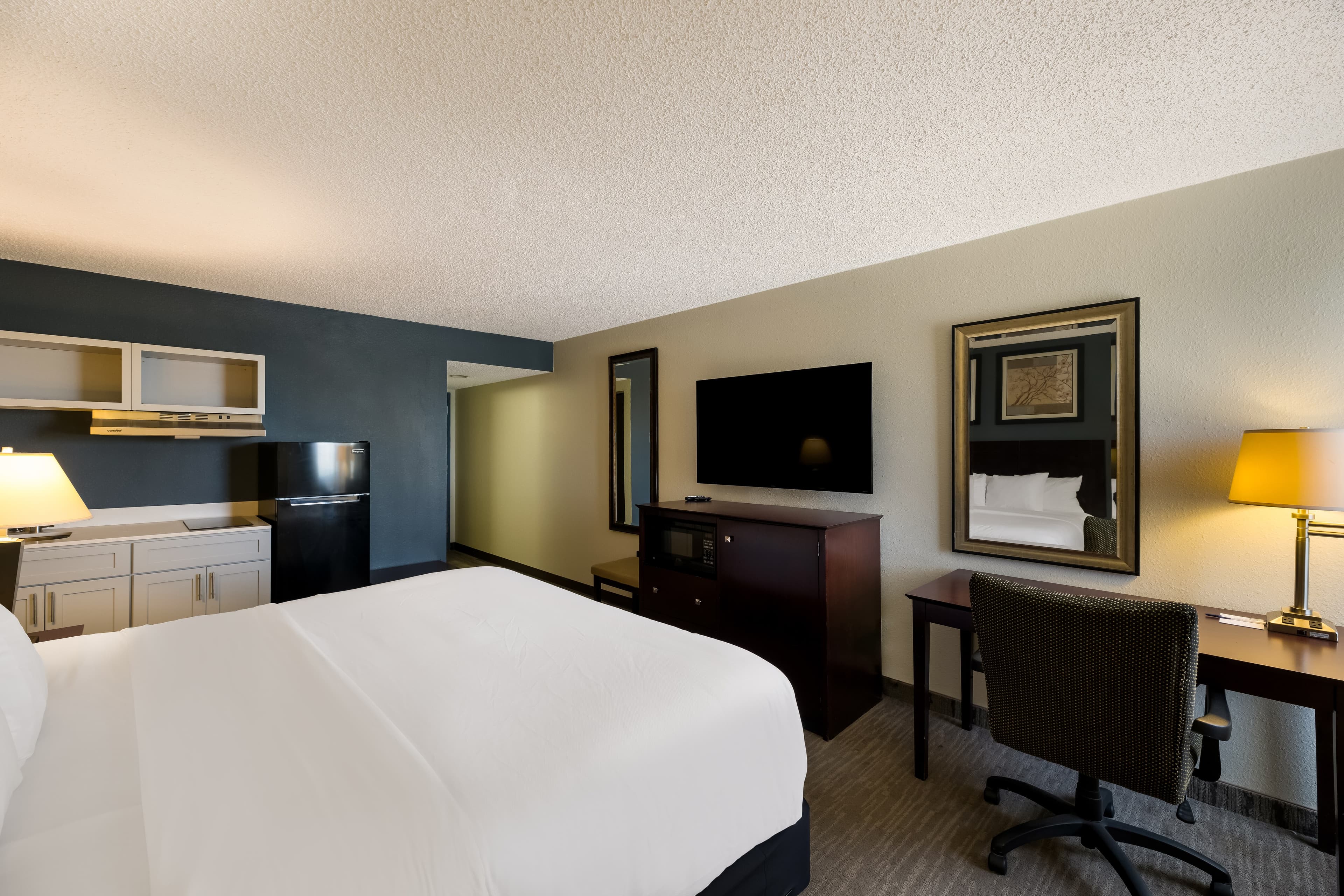 Suburban Studios San Angelo near Convention Center - Image 4