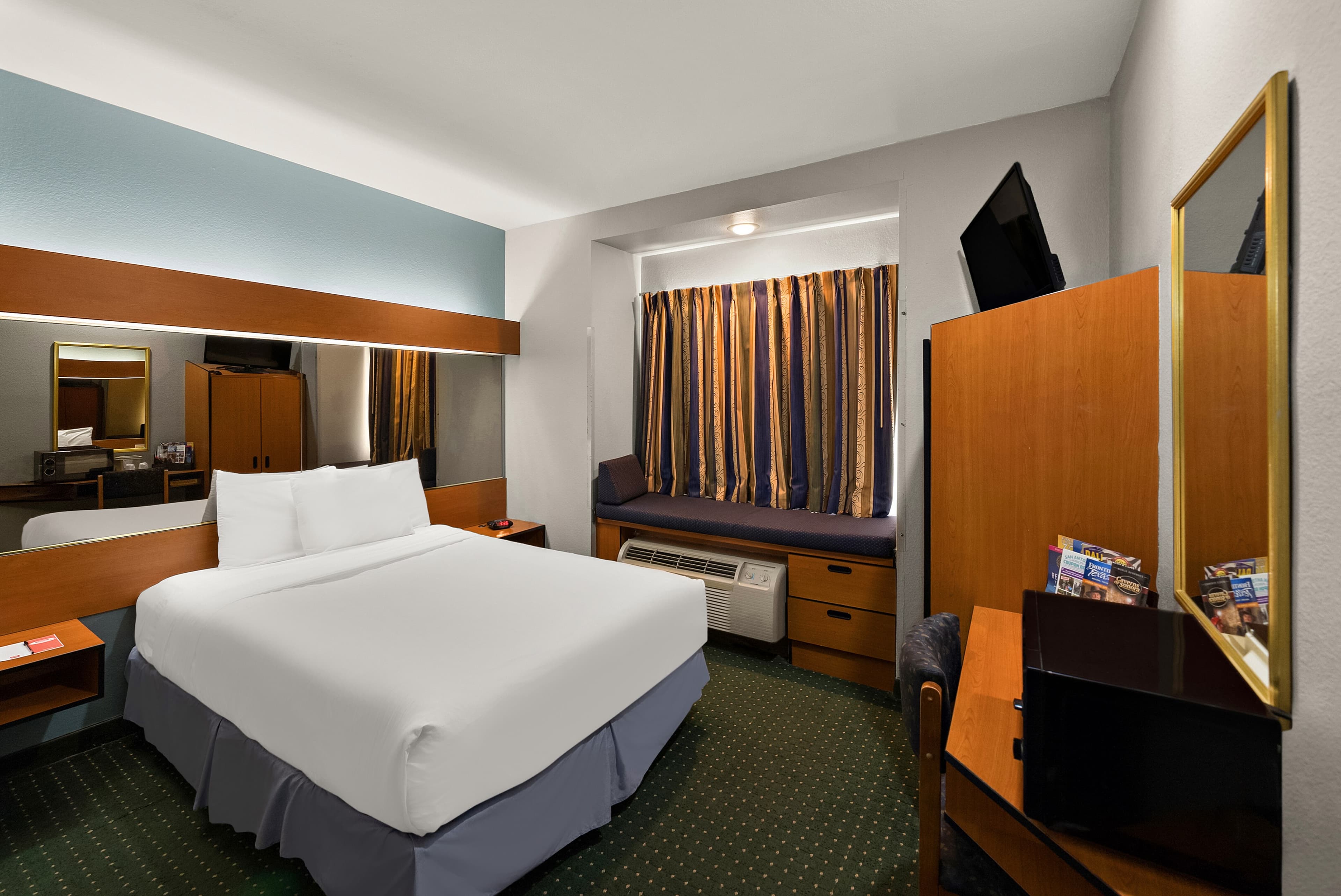Econo Lodge Inn & Suites Mesquite - Dallas East - Image 2