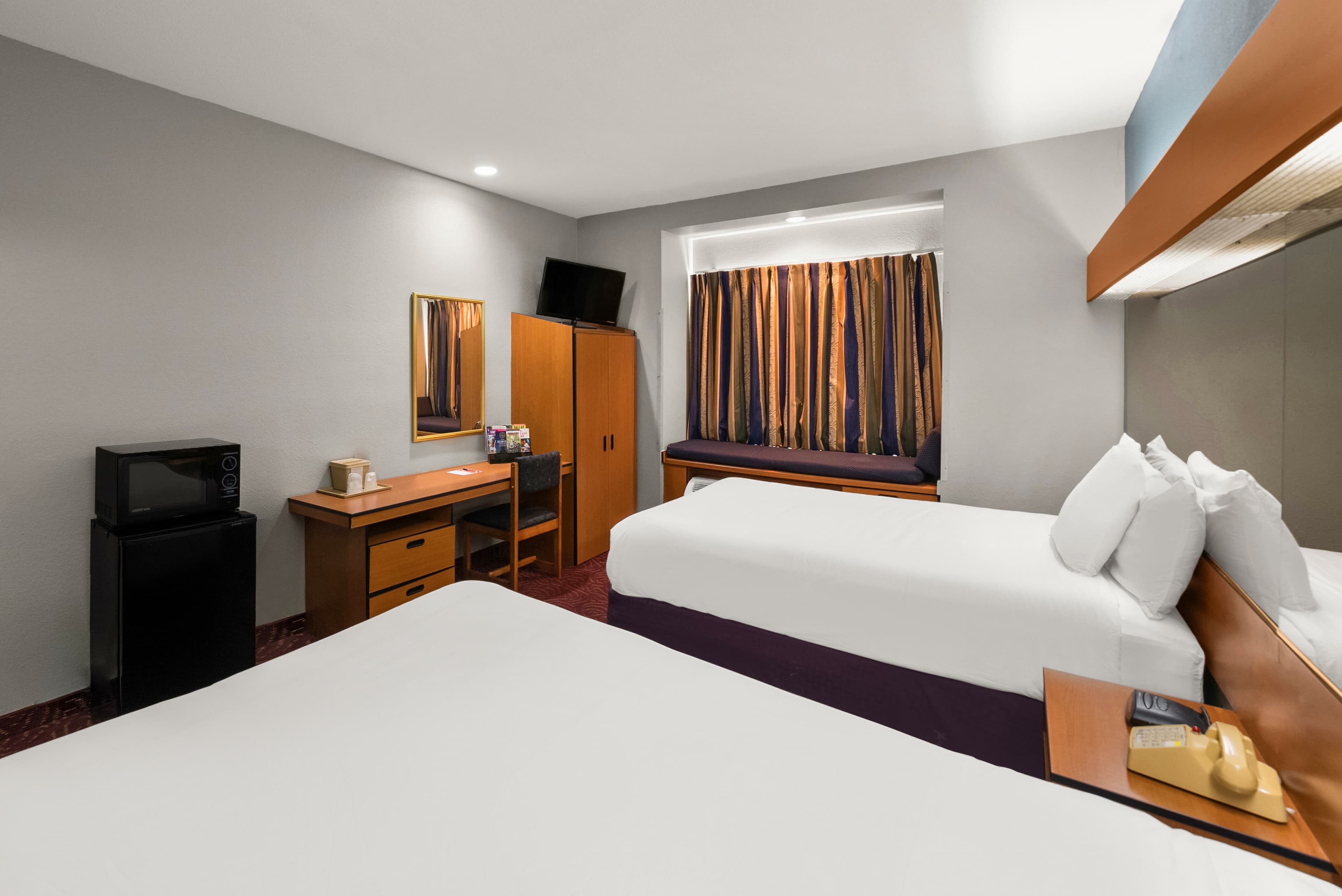 Econo Lodge Inn & Suites Mesquite - Dallas East — 19