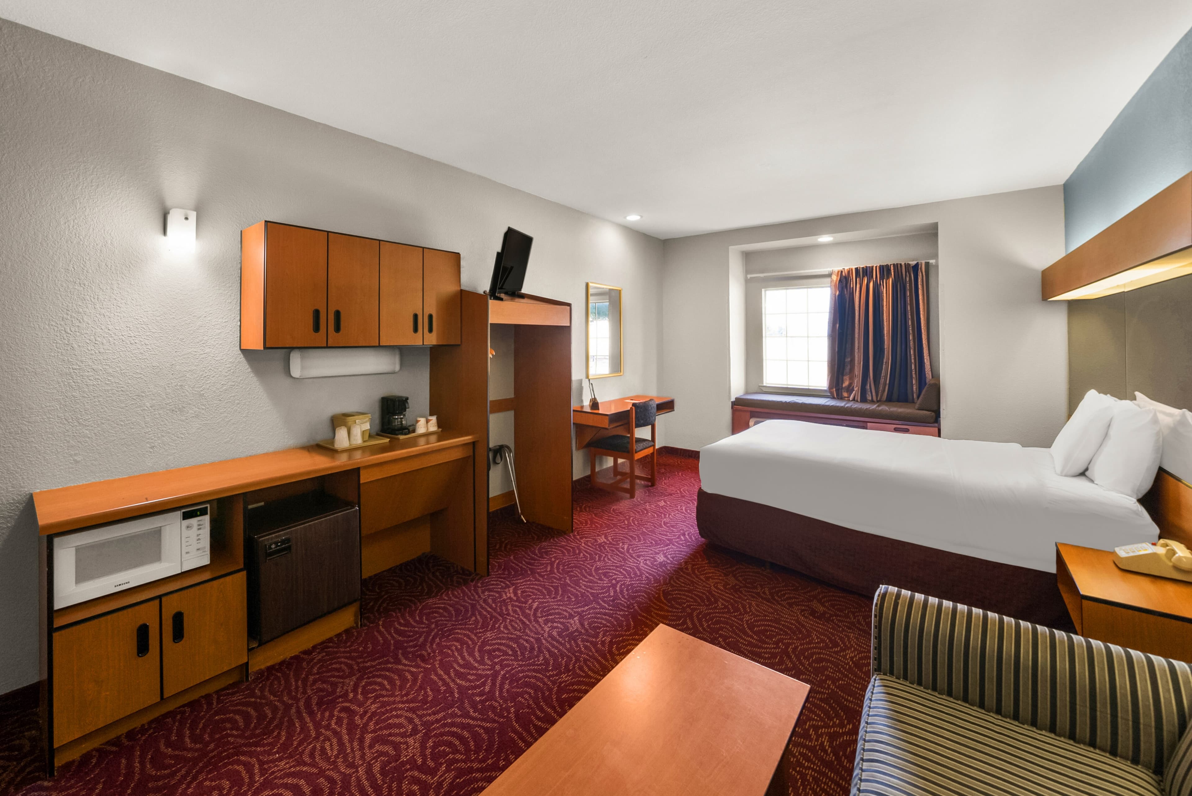 Econo Lodge Inn & Suites Mesquite - Dallas East — 6
