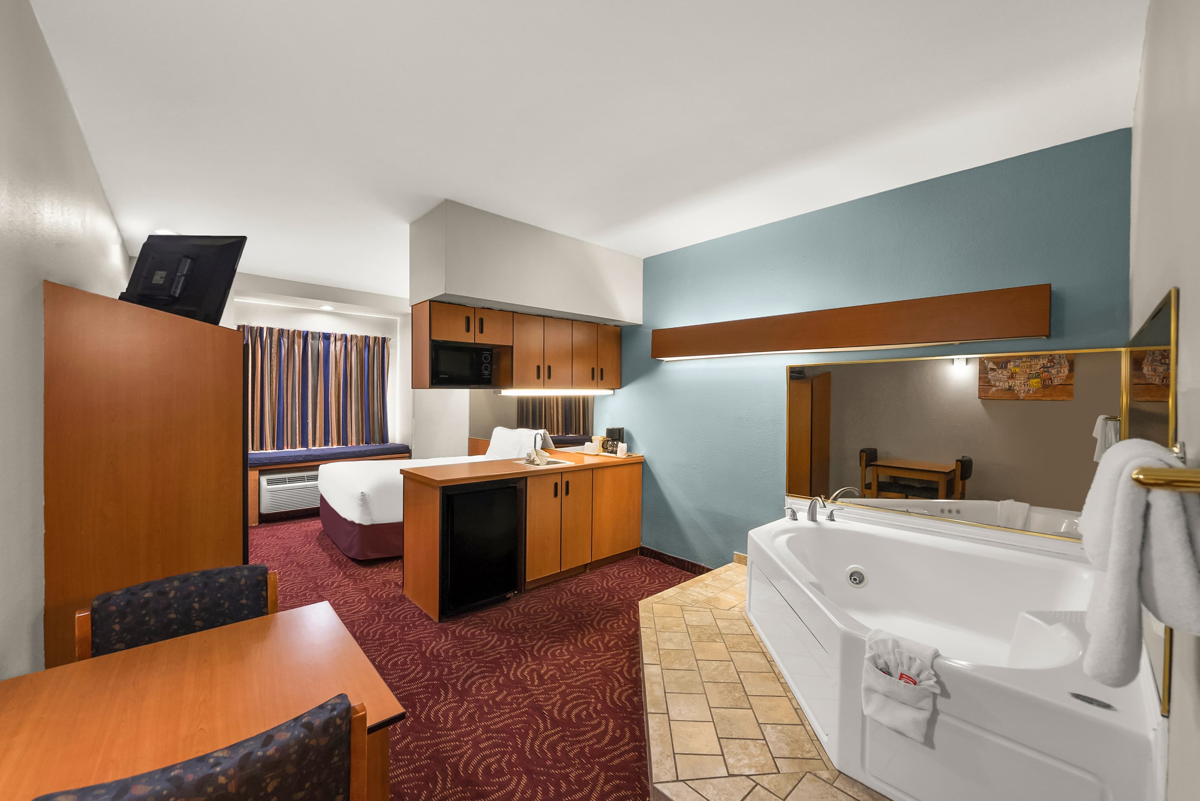 Econo Lodge Inn & Suites Mesquite - Dallas East — 8