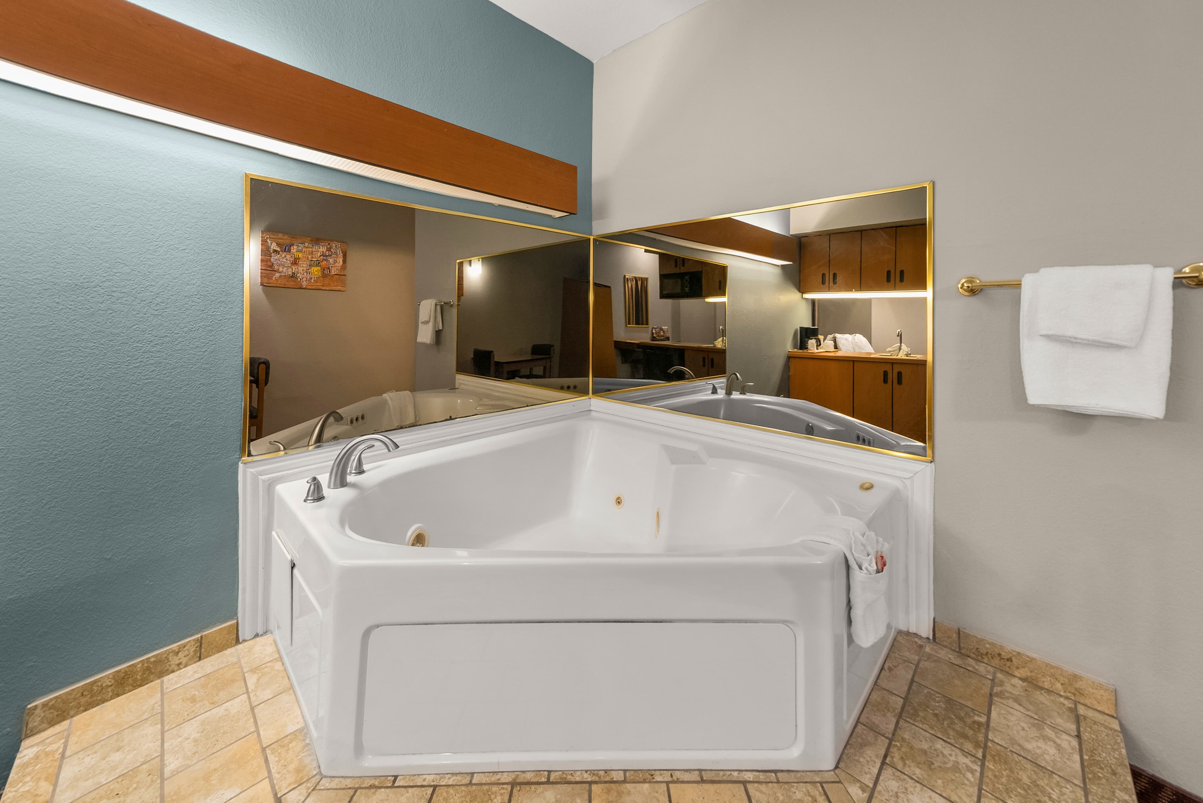 Econo Lodge Inn & Suites Mesquite - Dallas East — 10