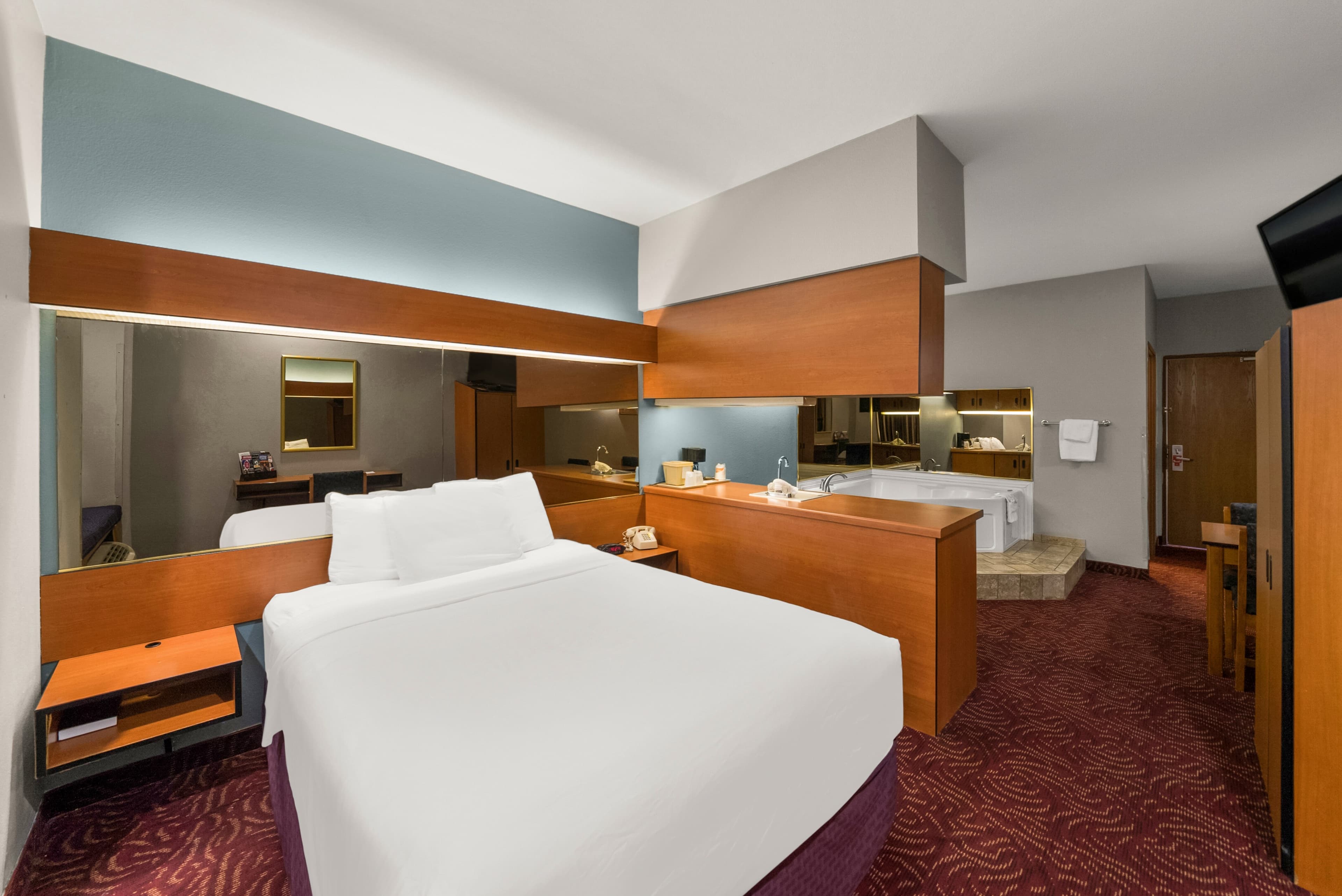 Econo Lodge Inn & Suites Mesquite - Dallas East — 11
