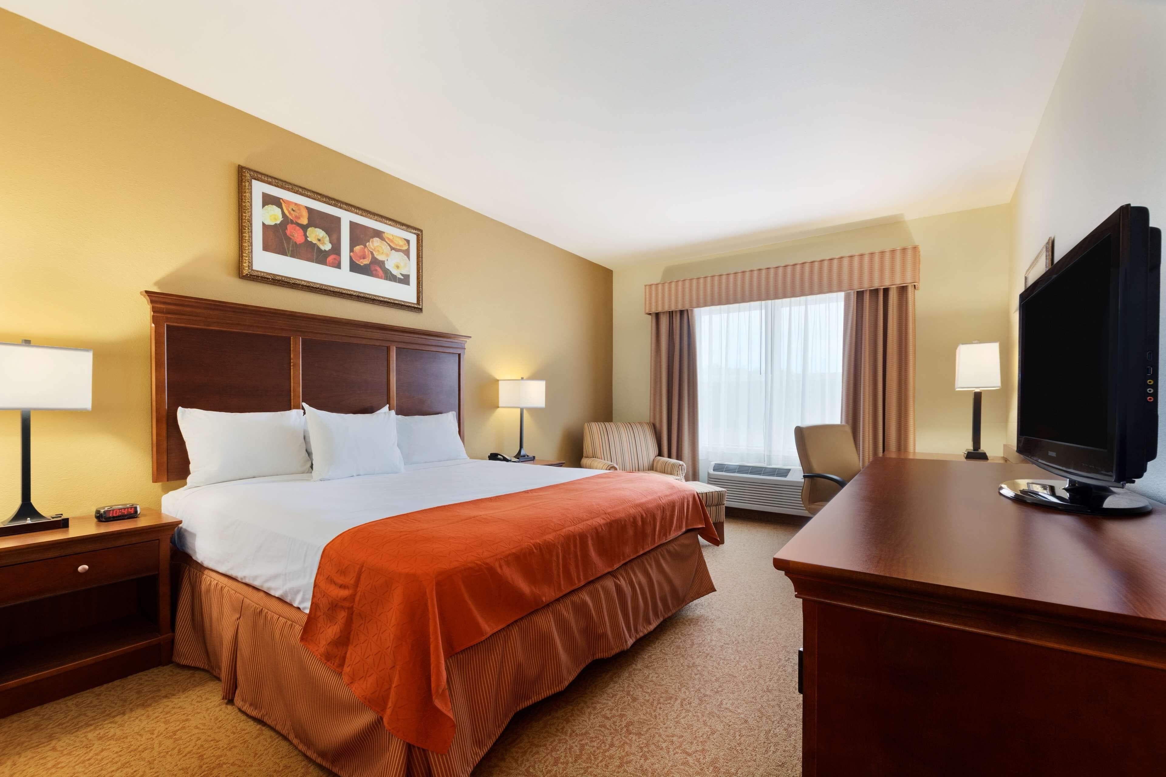 Country Inn & Suites by Radisson, Texarkana, TX - Image 2