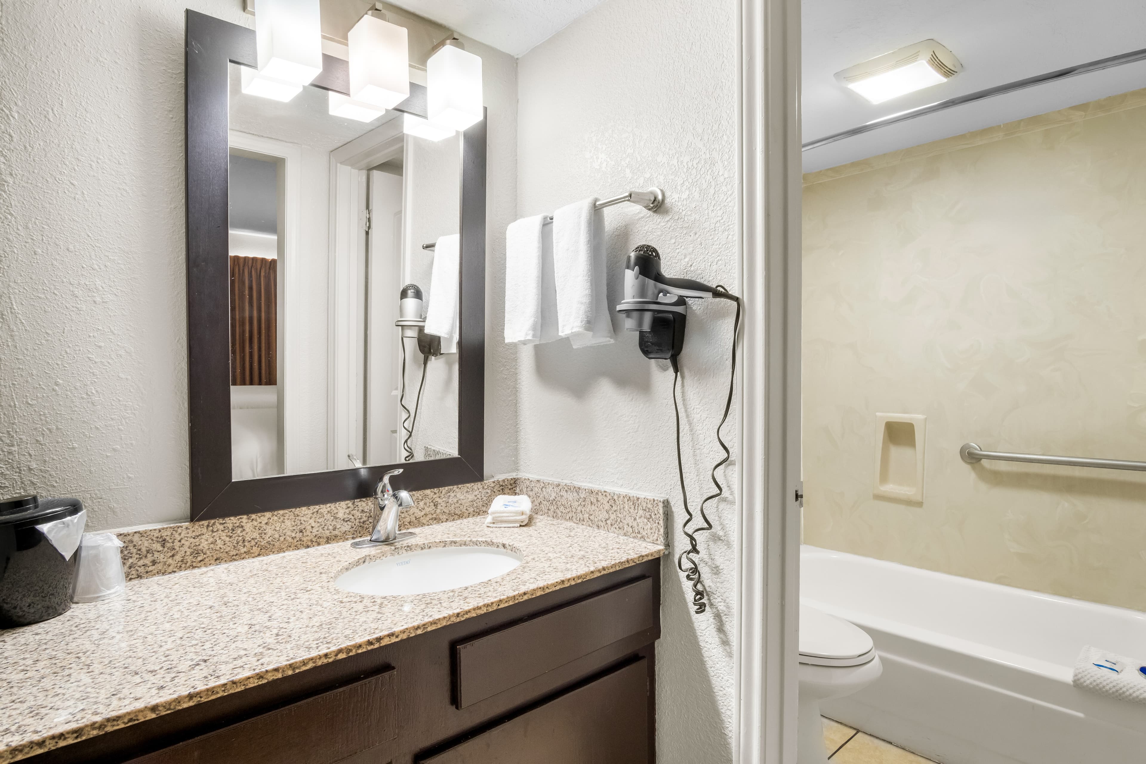 Rodeway Inn Waco Downtown near University — 14
