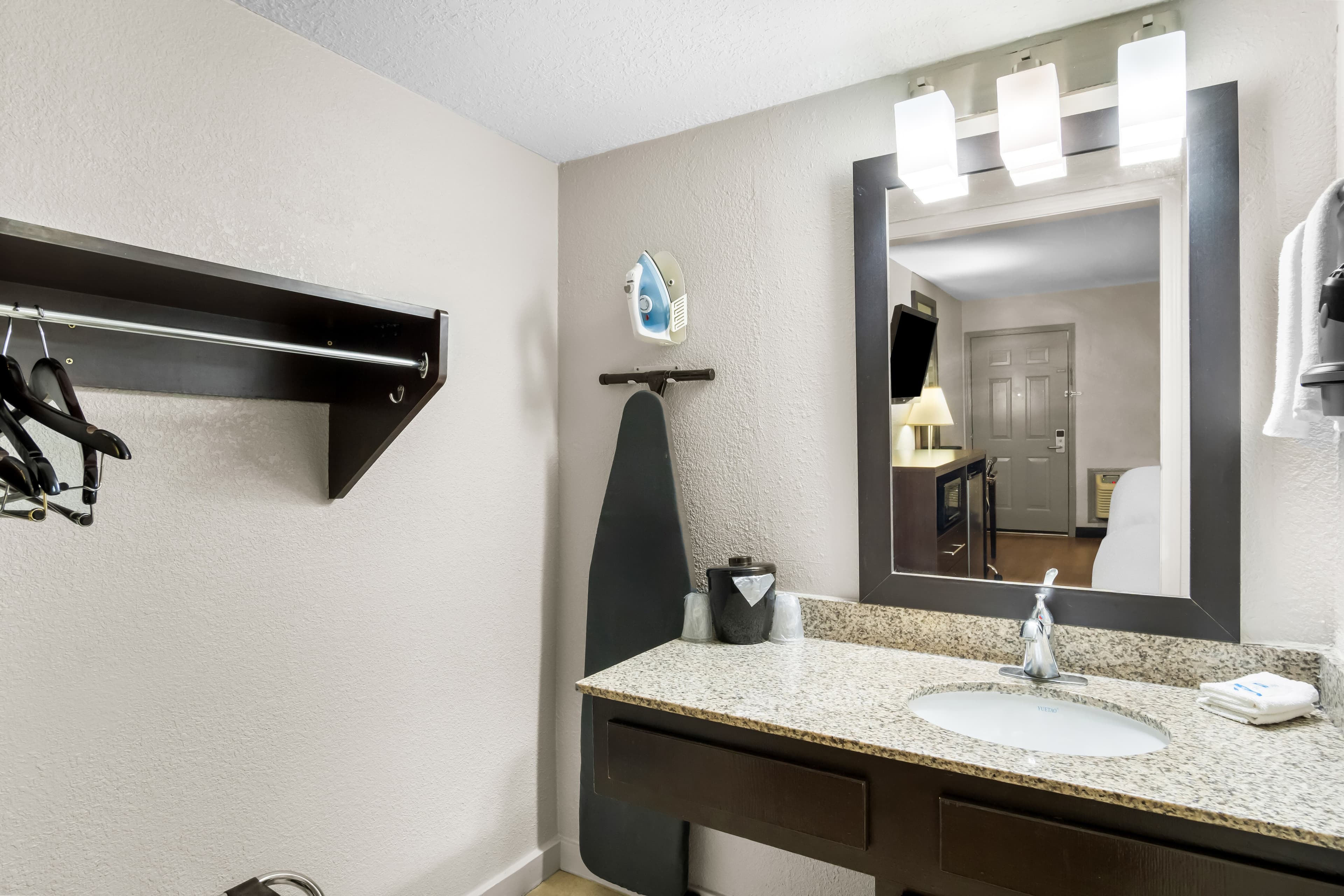 Rodeway Inn Waco Downtown near University — 15