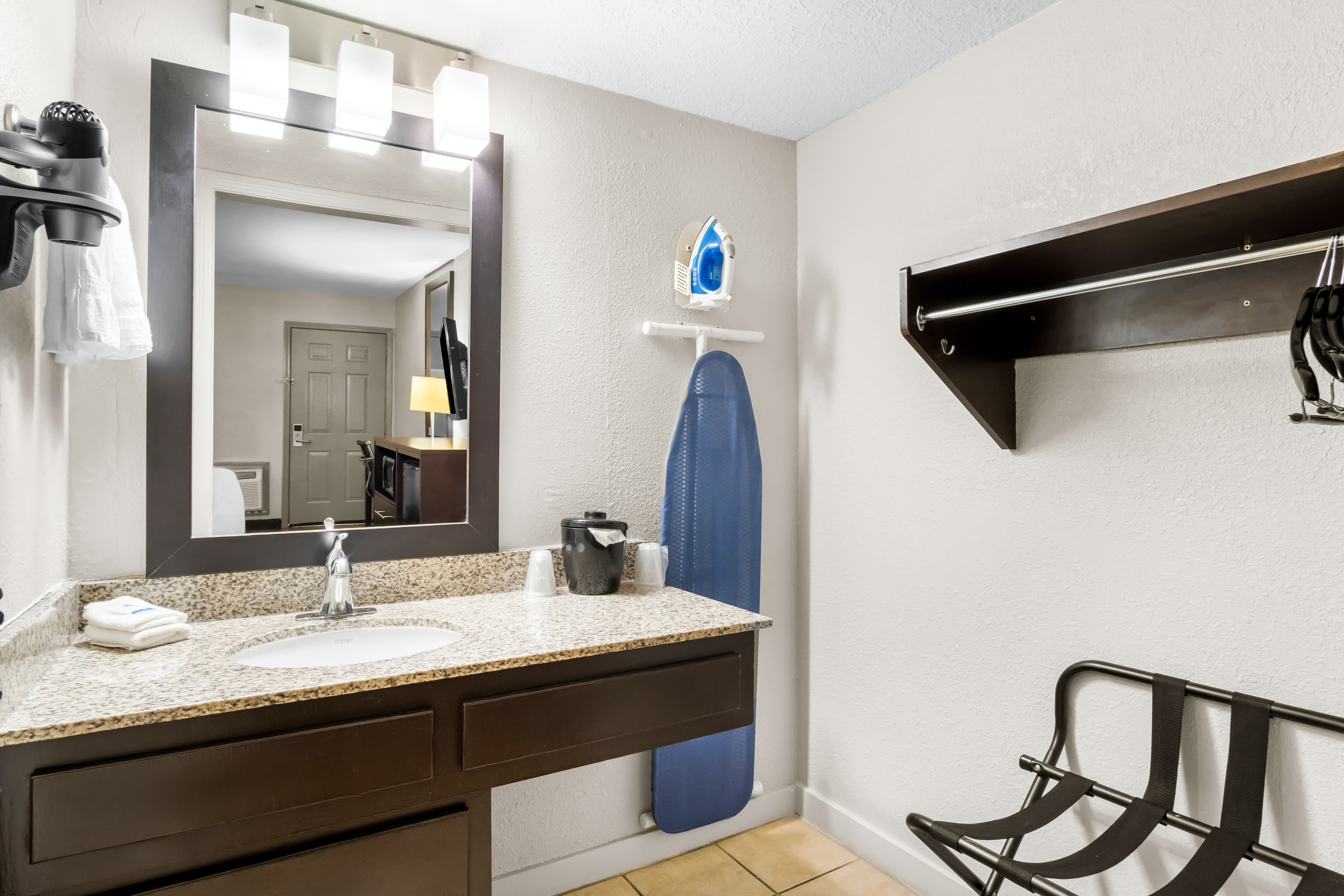 Rodeway Inn Waco Downtown near University — 7