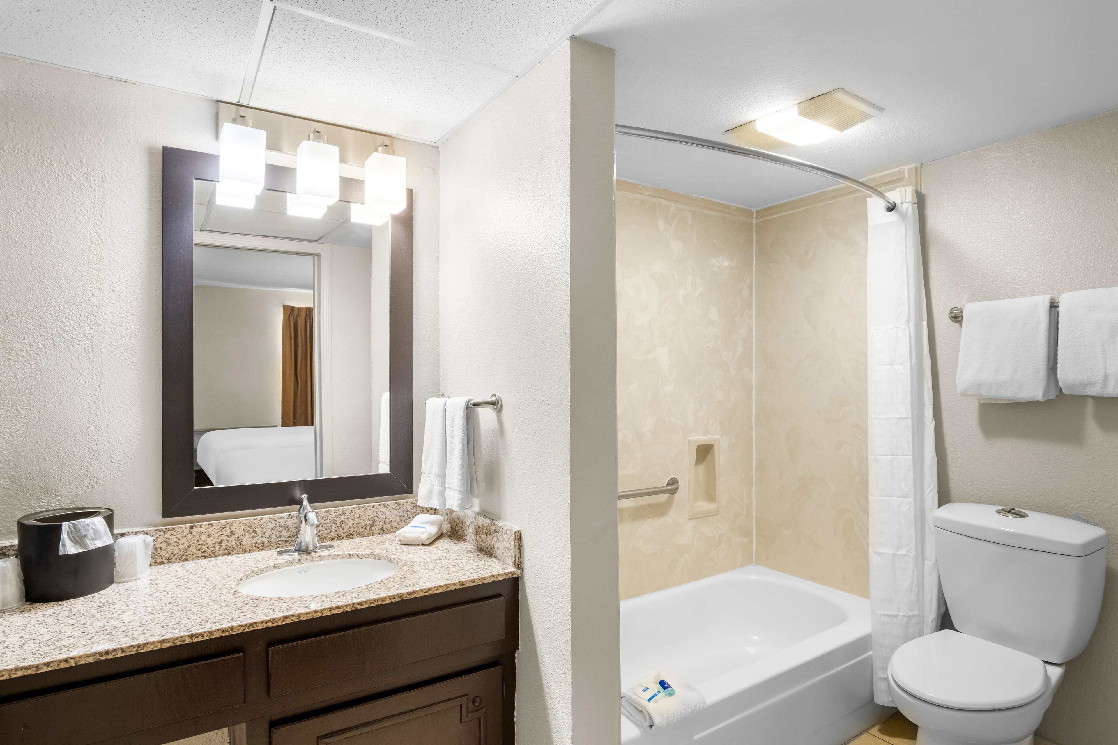 Rodeway Inn Waco Downtown near University - Image 4