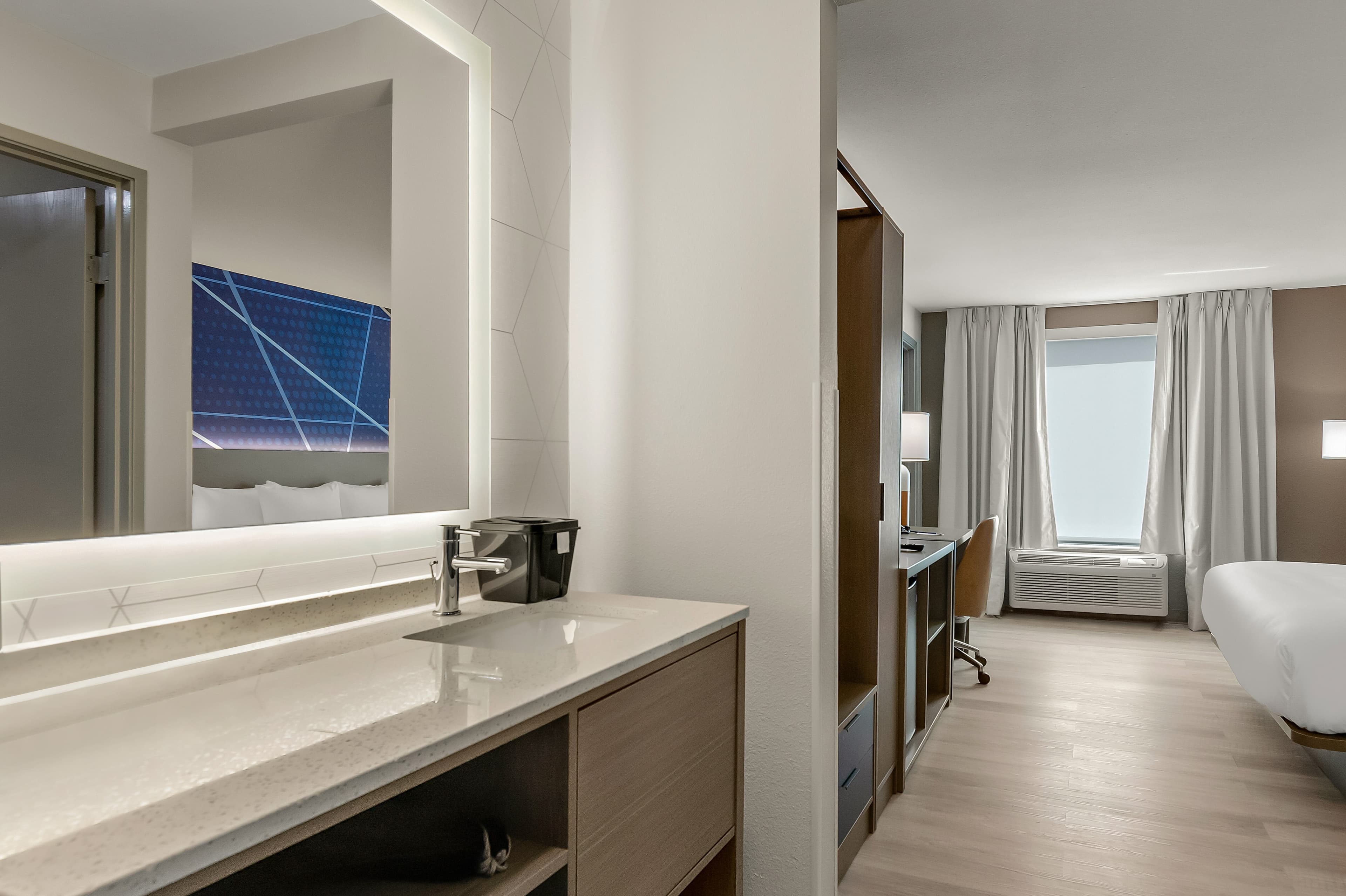 Comfort Inn Conroe - Image 4