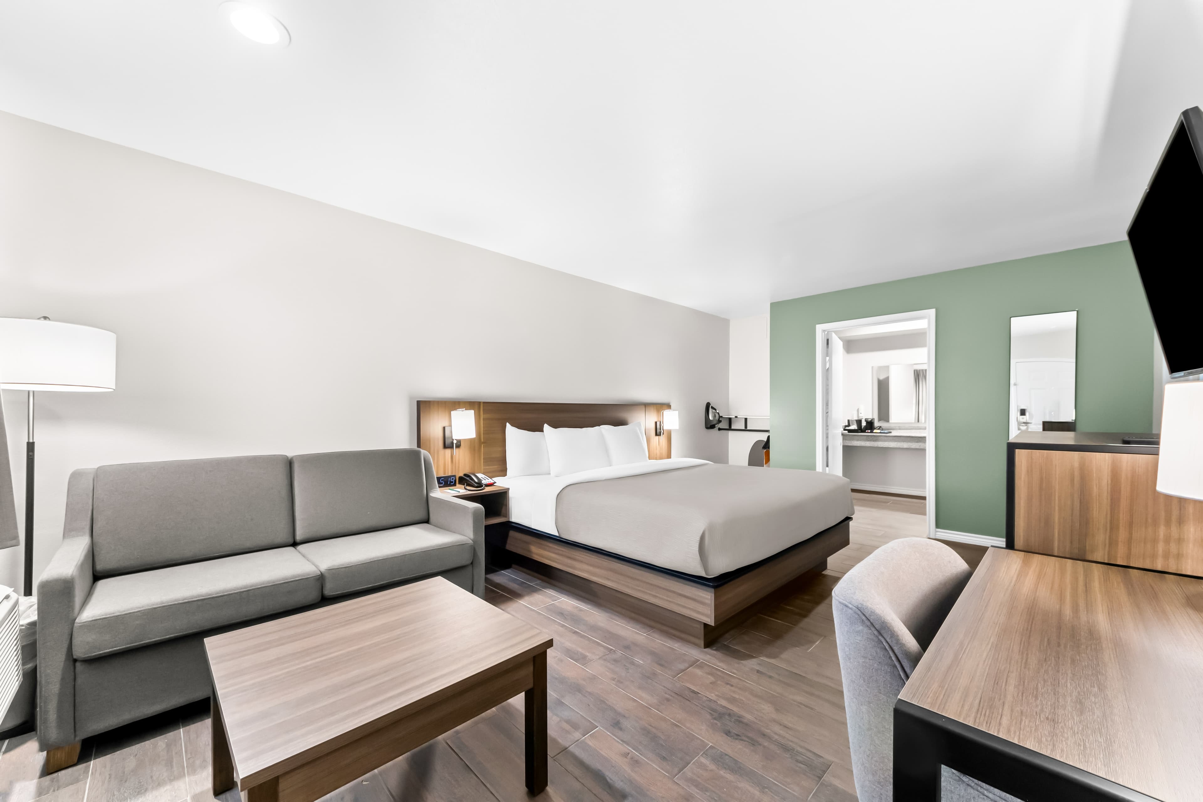 Quality Inn & Suites Port Lavaca near Lighthouse Beach — 23