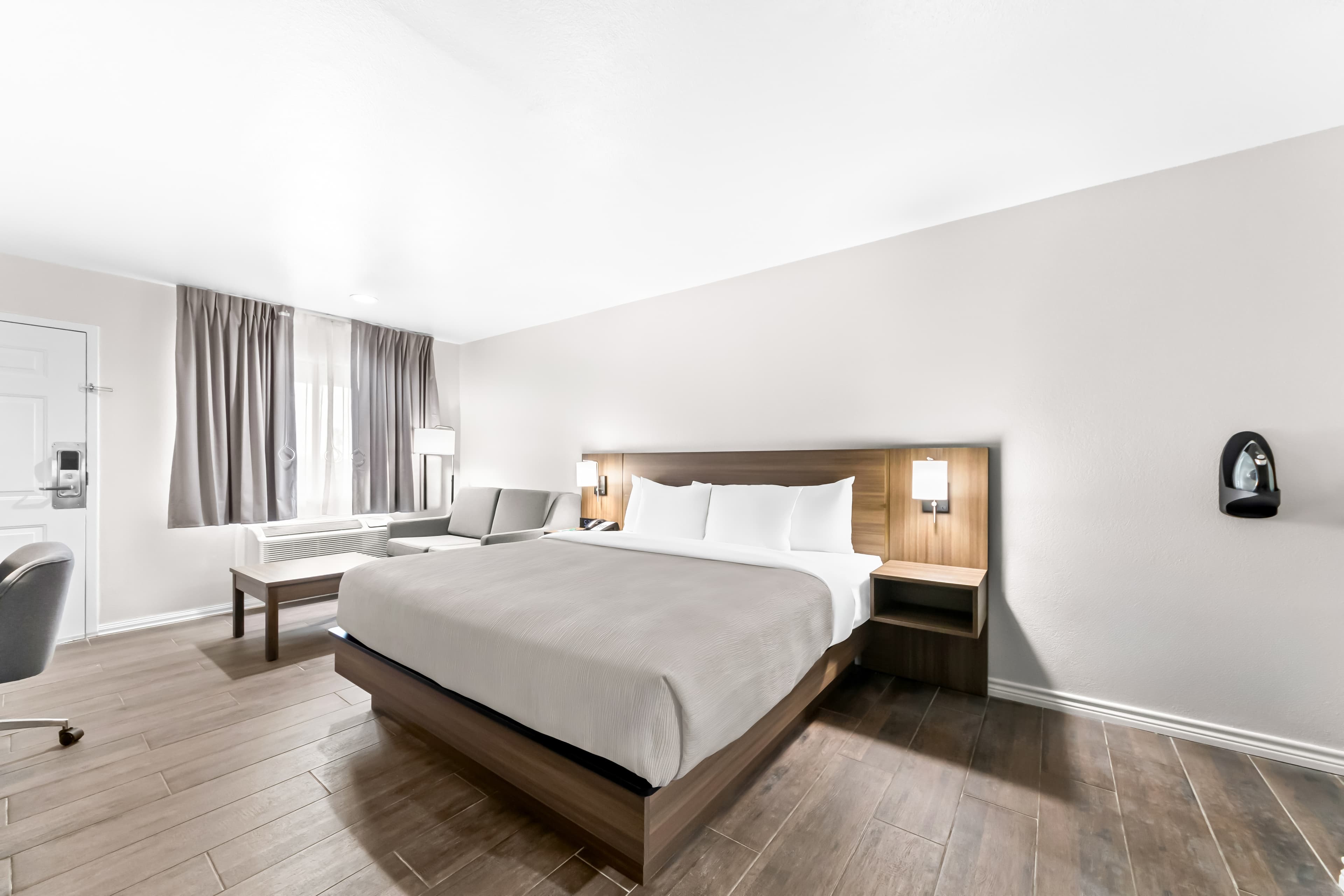 Quality Inn & Suites Port Lavaca near Lighthouse Beach — 24