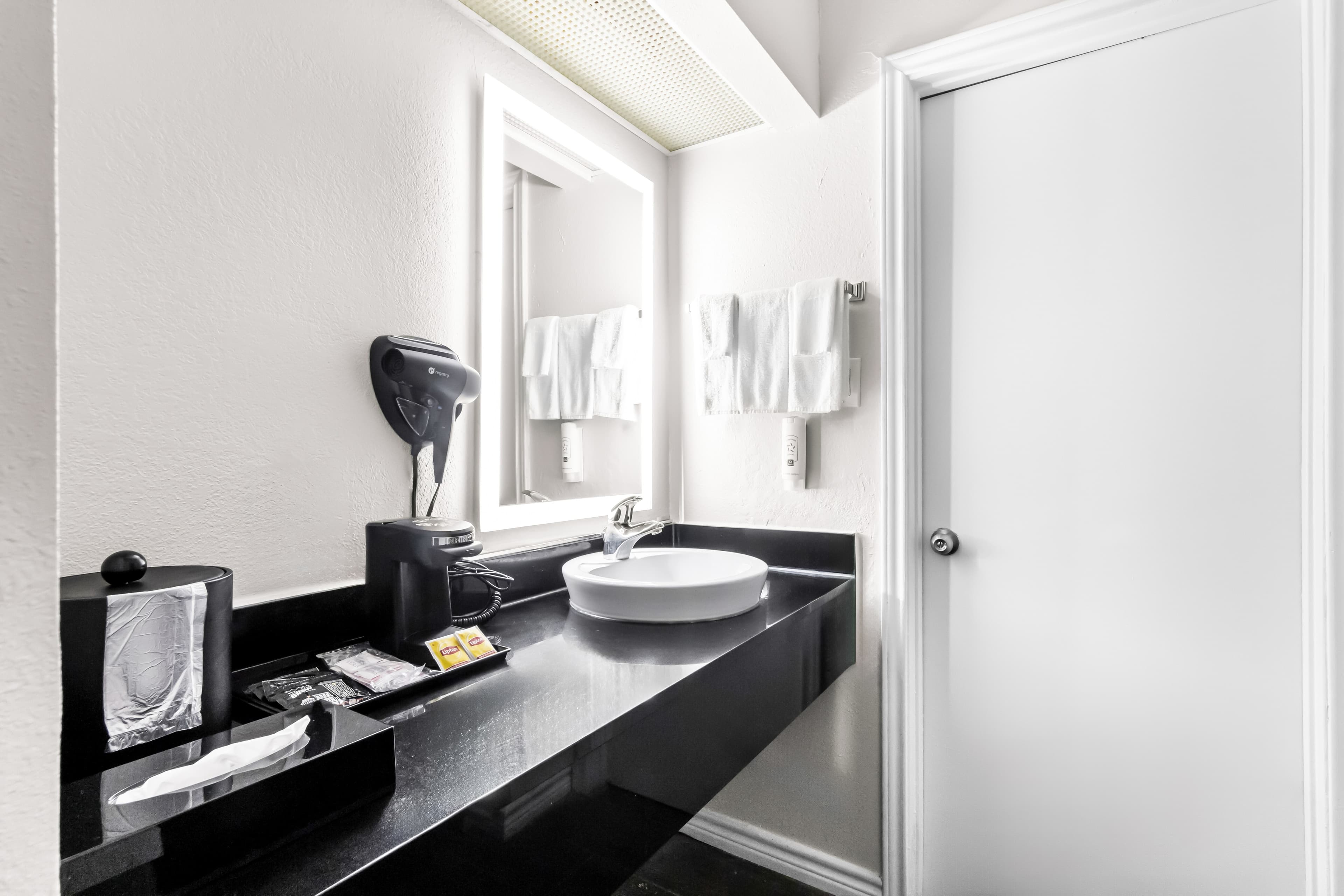 Quality Inn & Suites Port Lavaca near Lighthouse Beach — 50