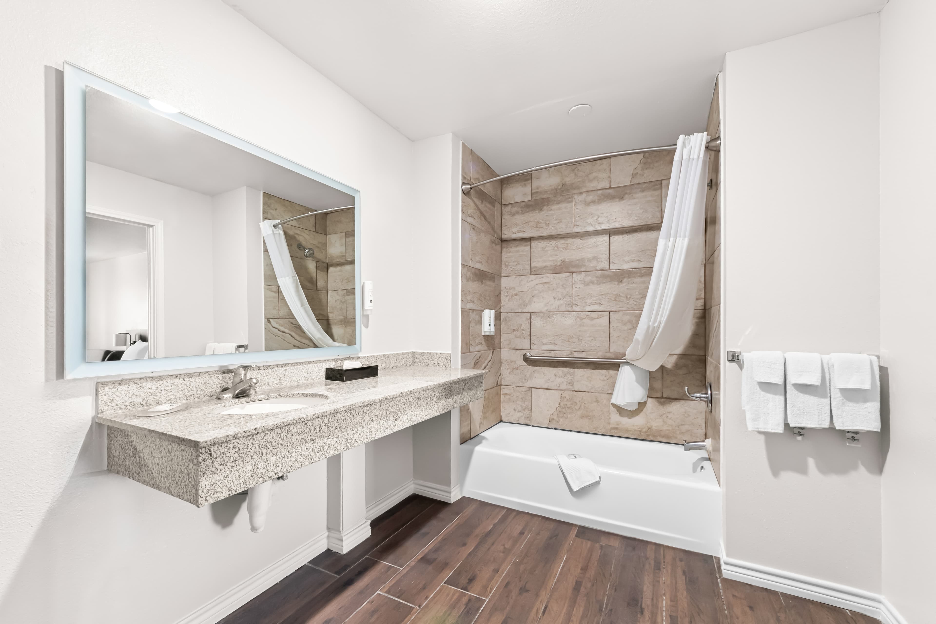Quality Inn & Suites Port Lavaca near Lighthouse Beach — 26