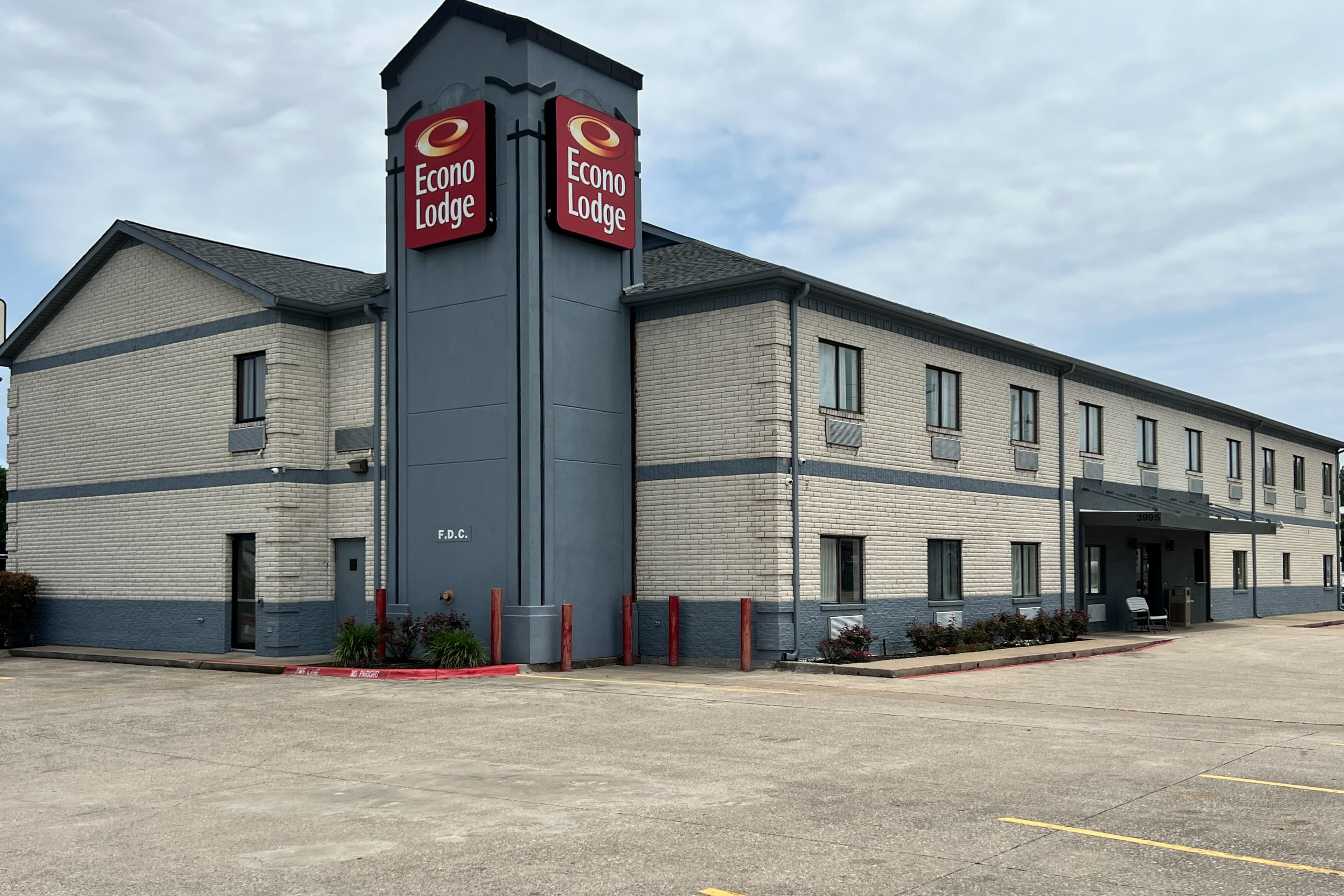 Econo Lodge Beaumont I-10 South - Image 1