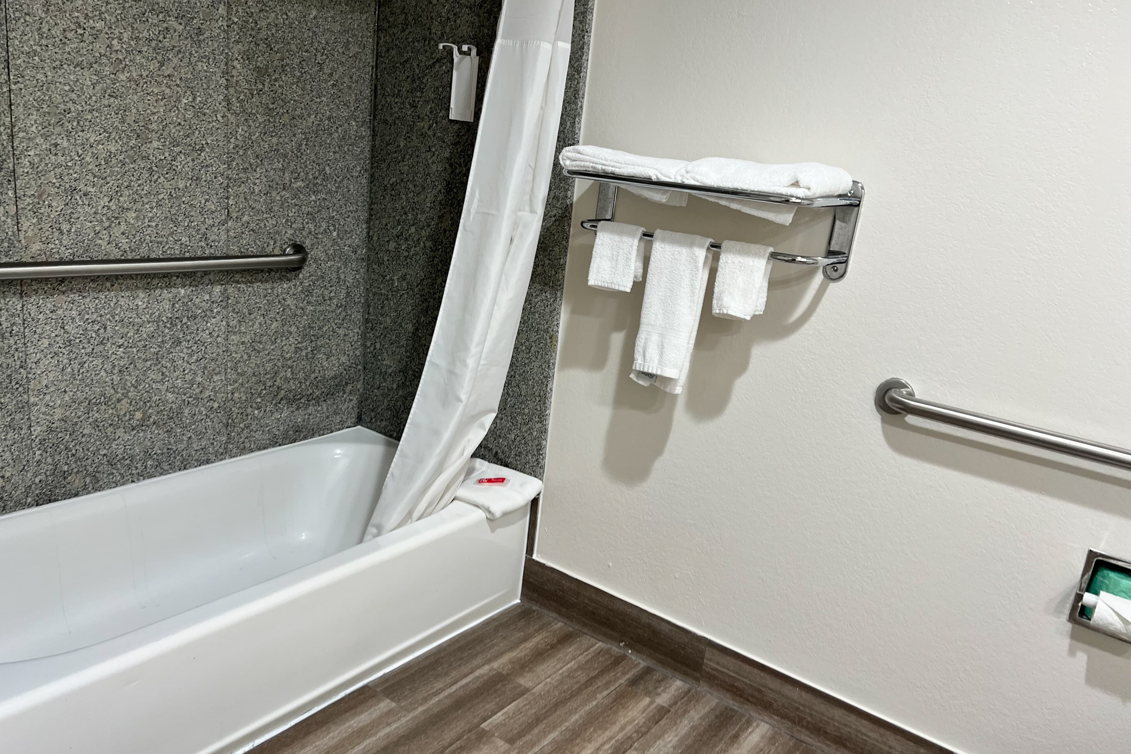 Econo Lodge Beaumont I-10 South — 6