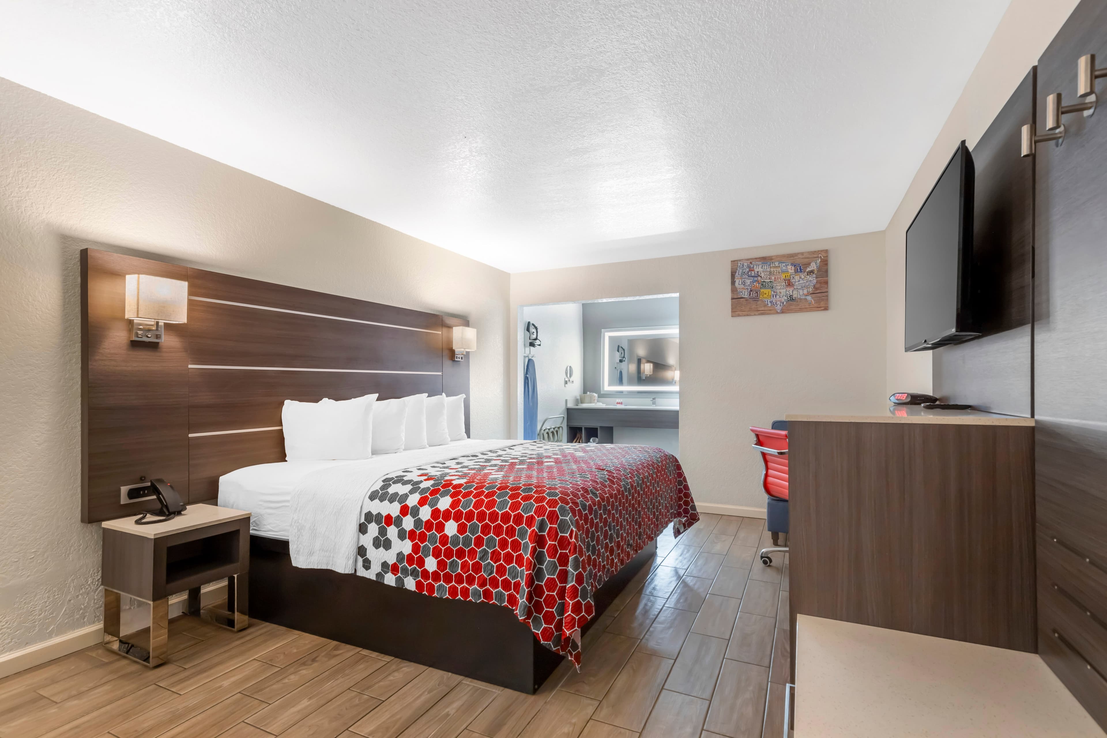 Econo Lodge Inn & Suites Near Lackland AFB - Image 2