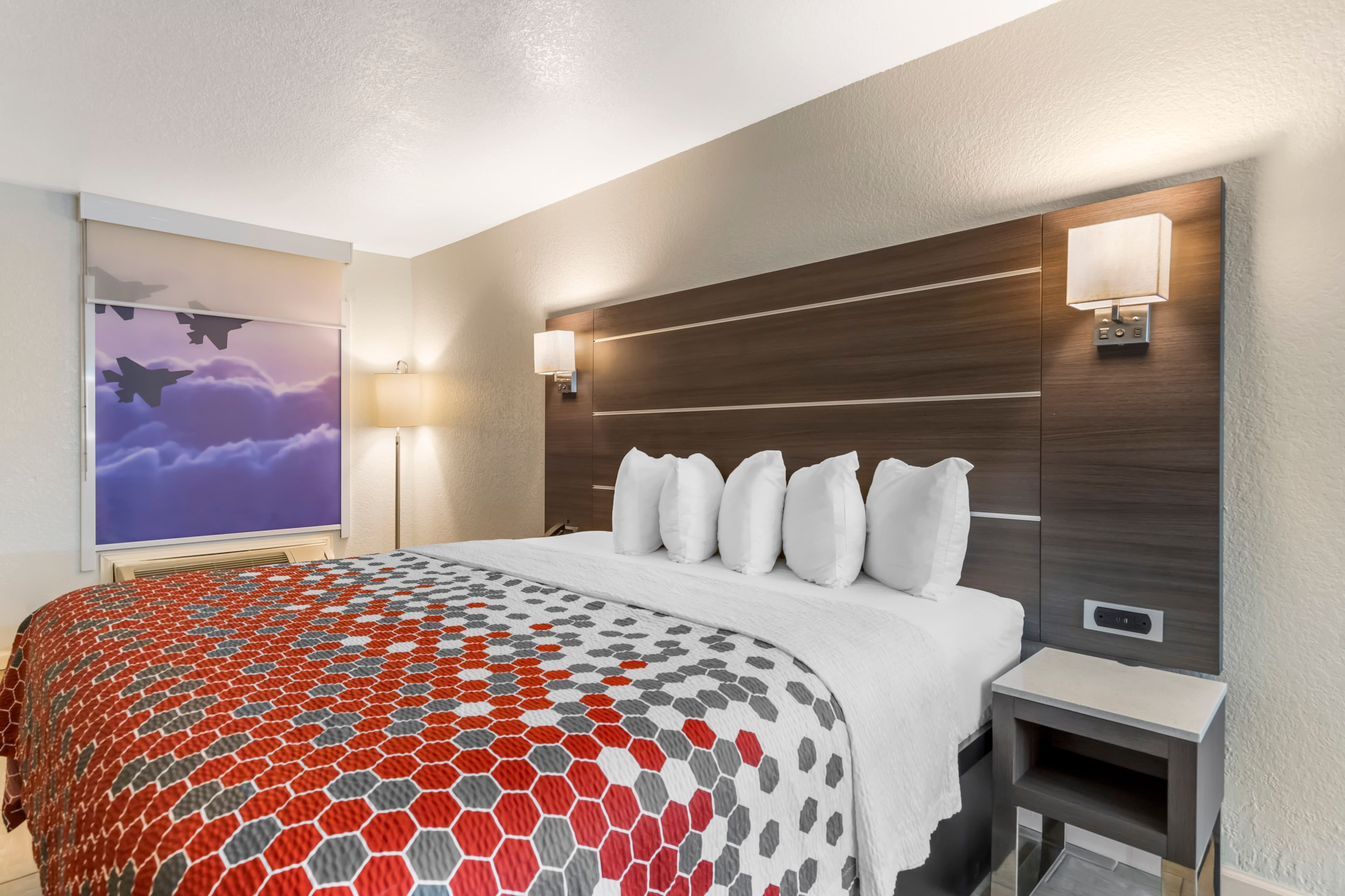 Econo Lodge Inn & Suites Near Lackland AFB - Image 3