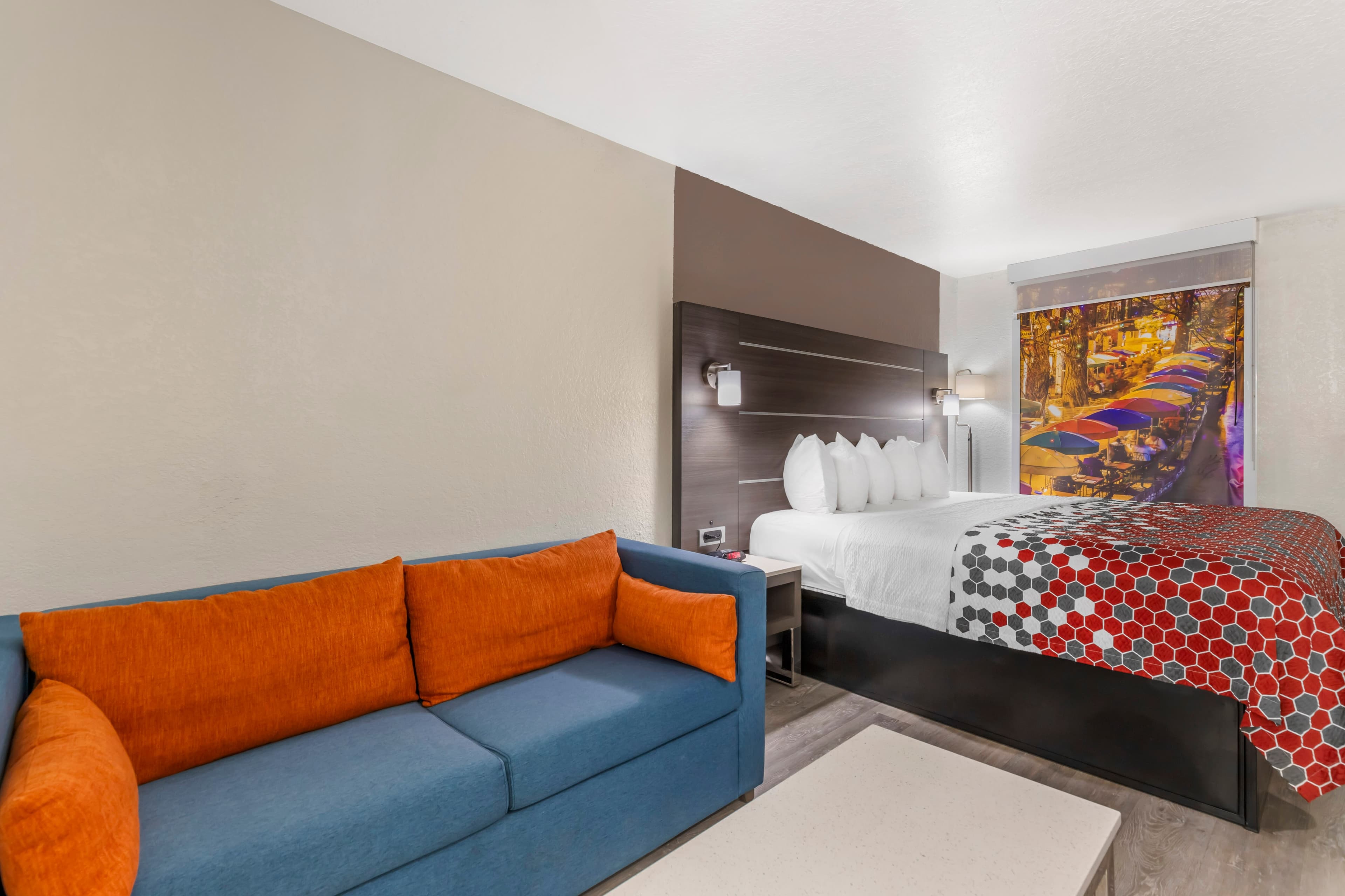 Econo Lodge Inn & Suites Near Lackland AFB — 11