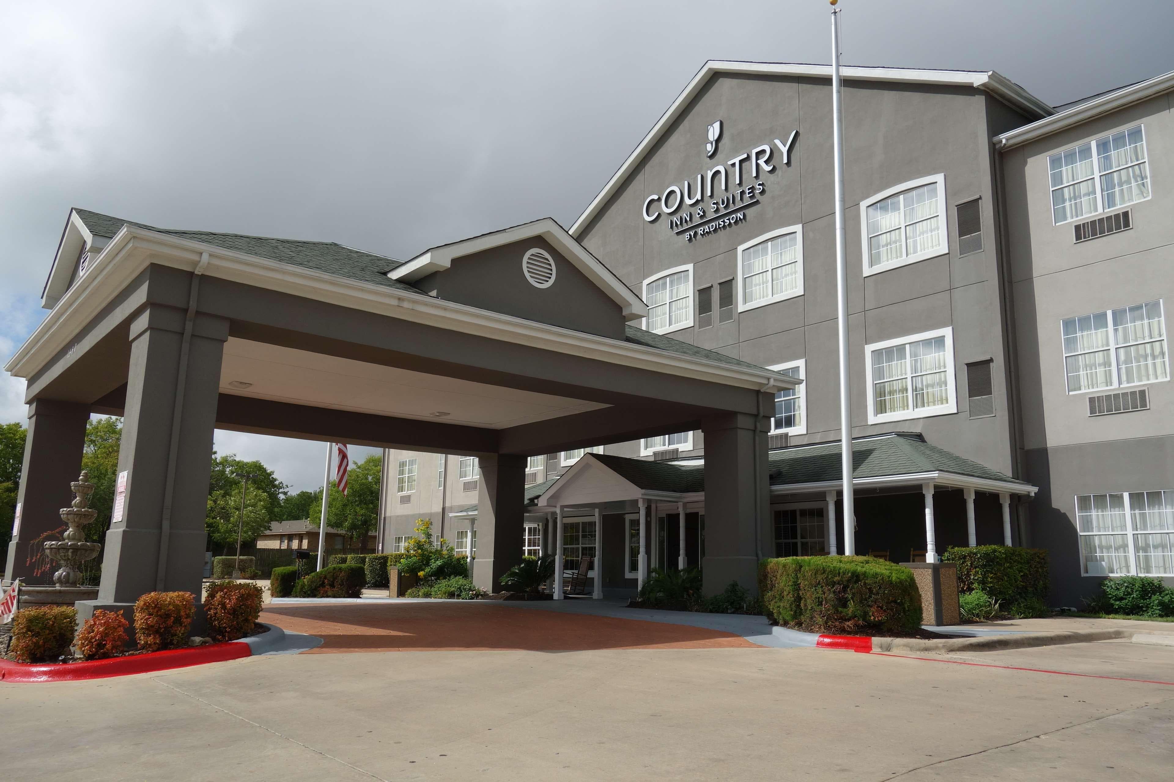 Country Inn & Suites by Radisson, Round Rock, TX - Image 1