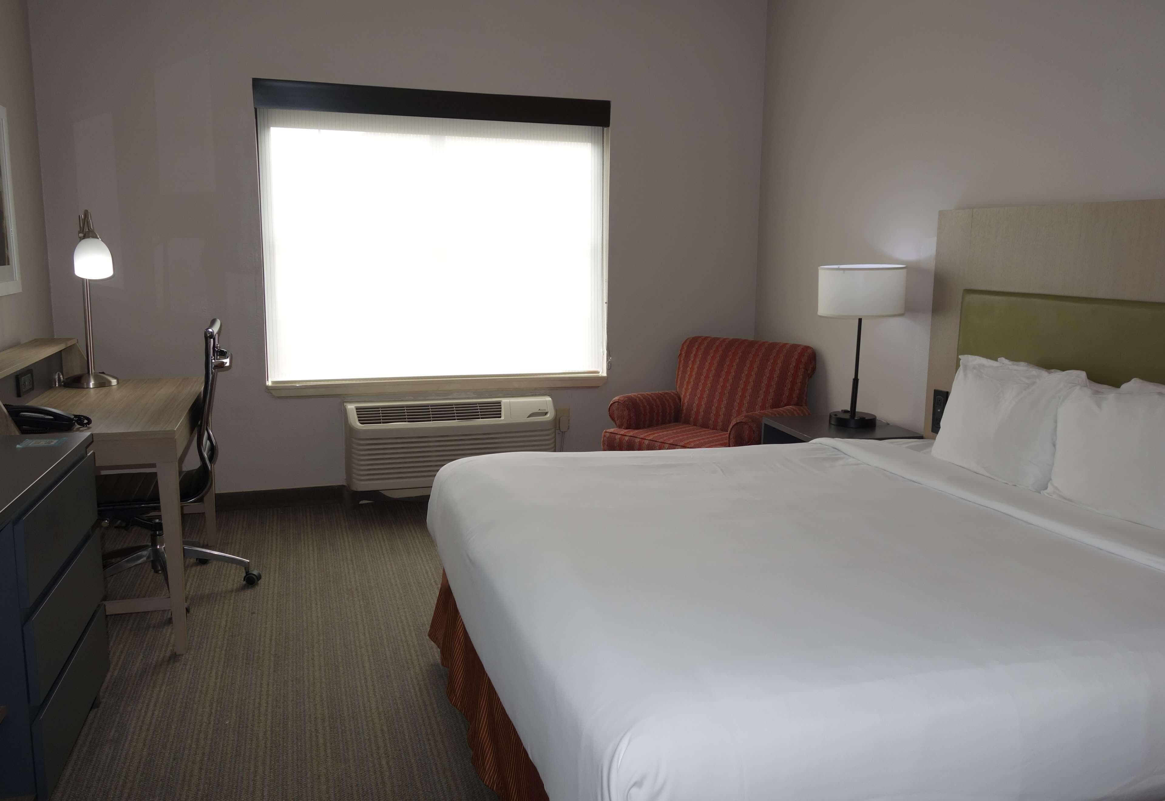 Country Inn & Suites by Radisson, Round Rock, TX - Image 2