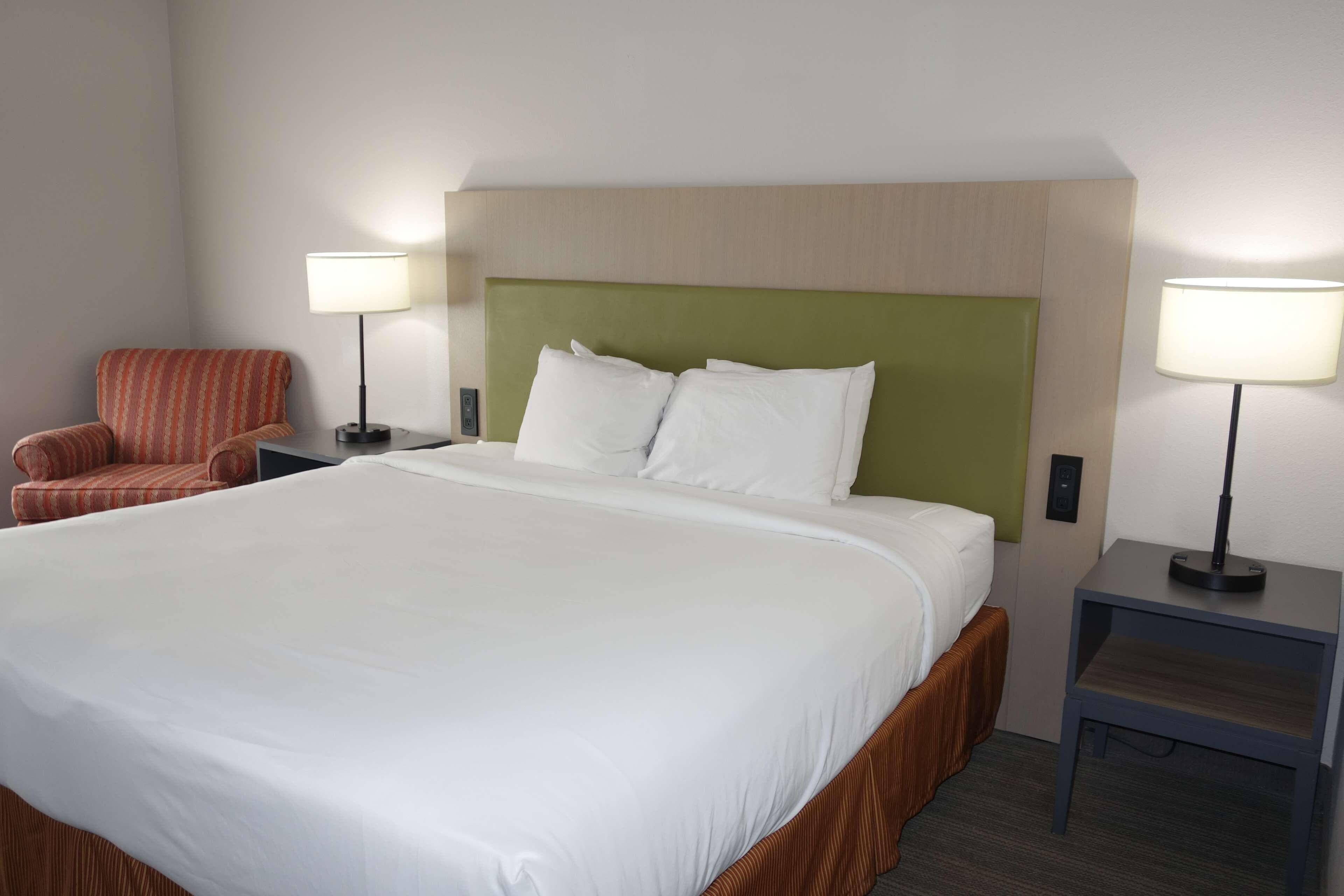 Country Inn & Suites by Radisson, Round Rock, TX — 7