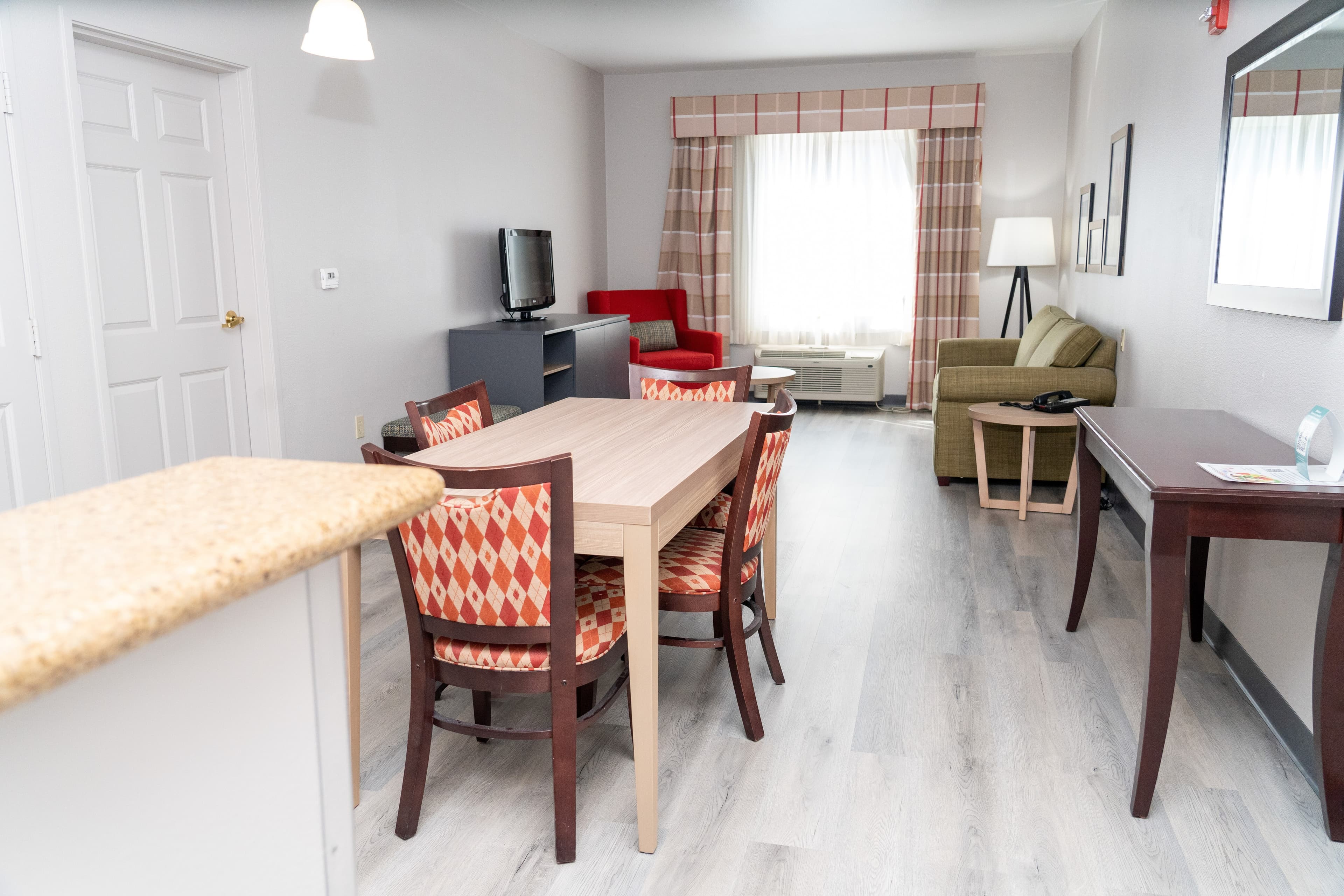 Country Inn & Suites by Radisson, College Station, TX — 10