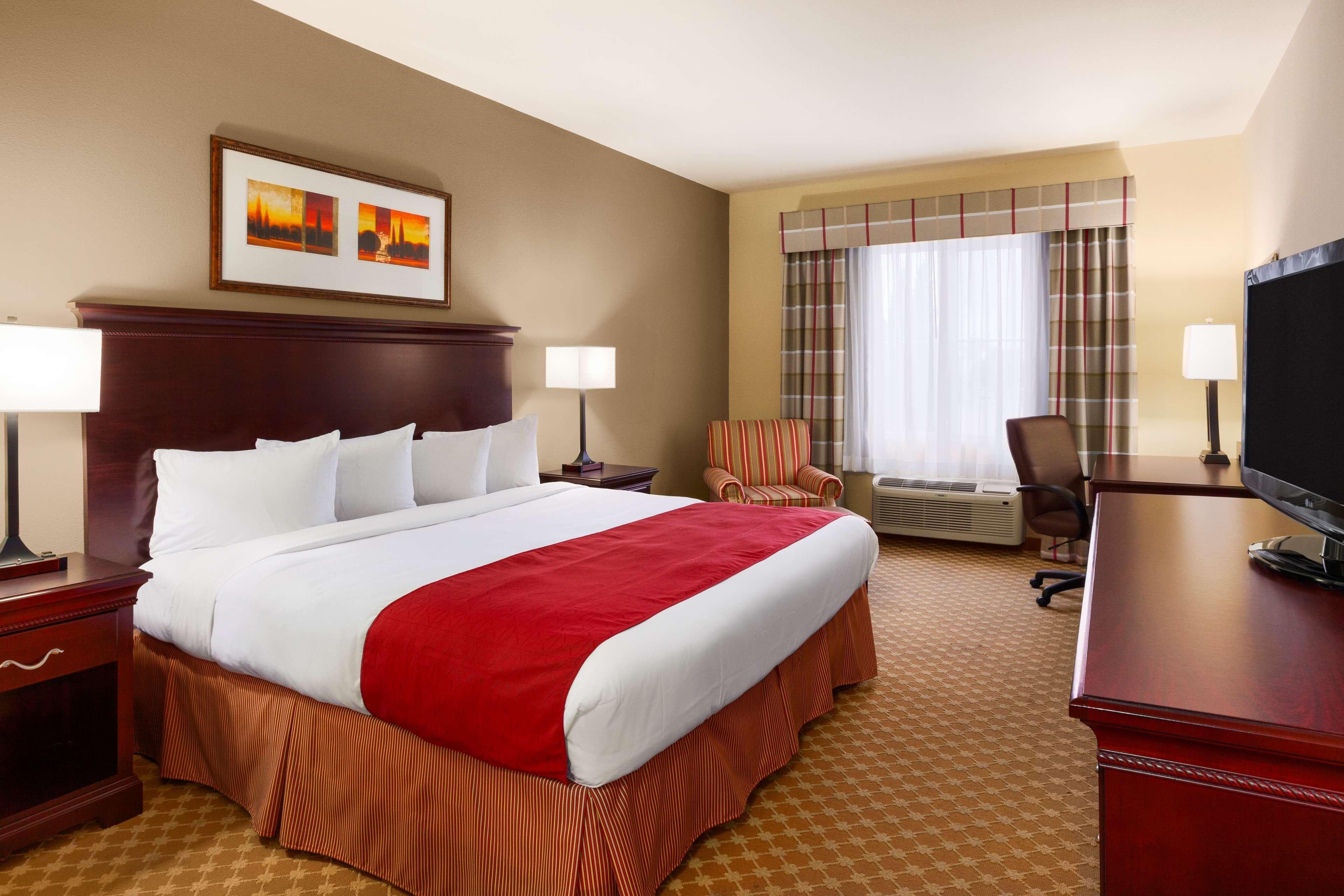 Country Inn & Suites by Radisson, College Station, TX - Image 2